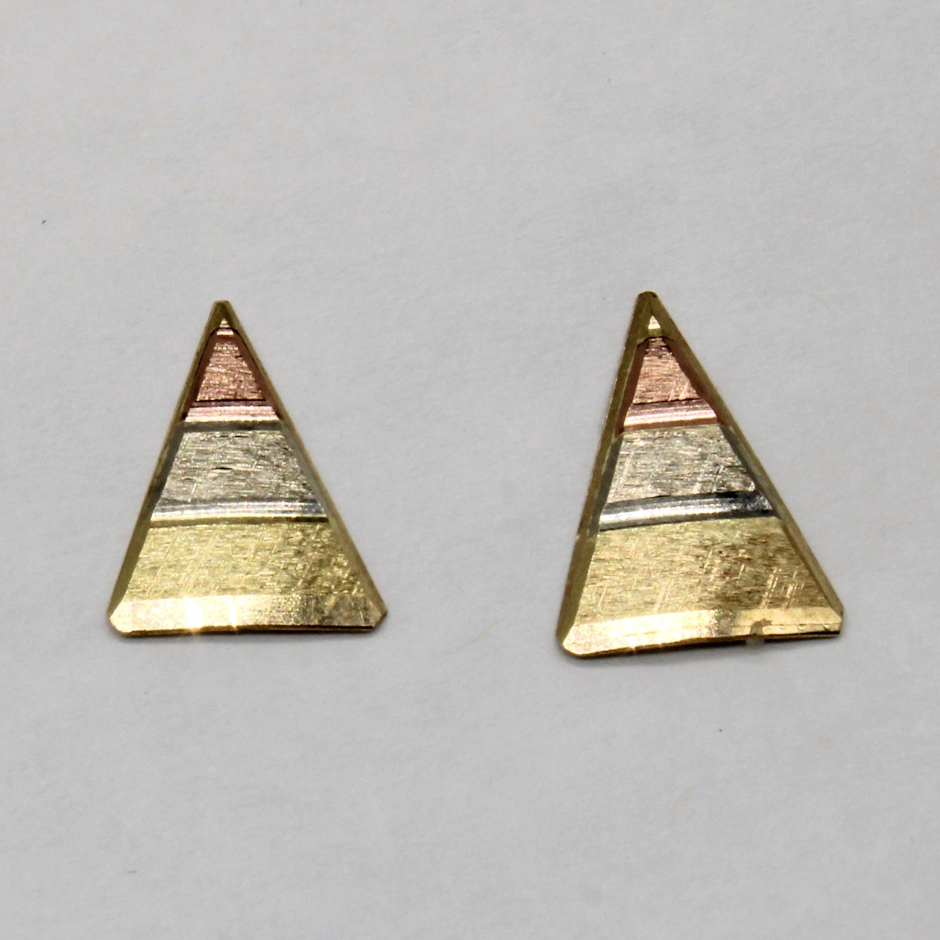 Boucles d'oreilles triangulaires dorées tricolores |