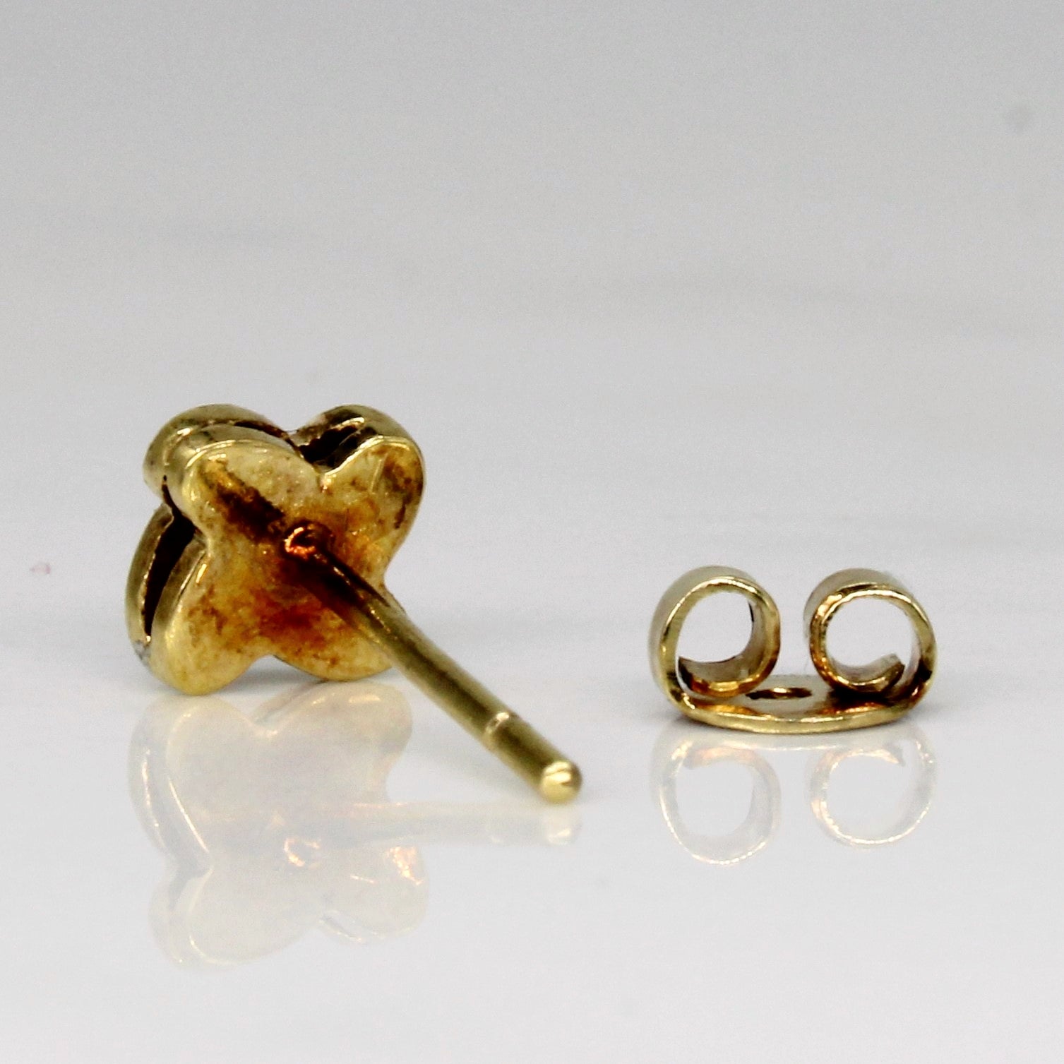 Diamond Flower Studs | 0.03ctw |