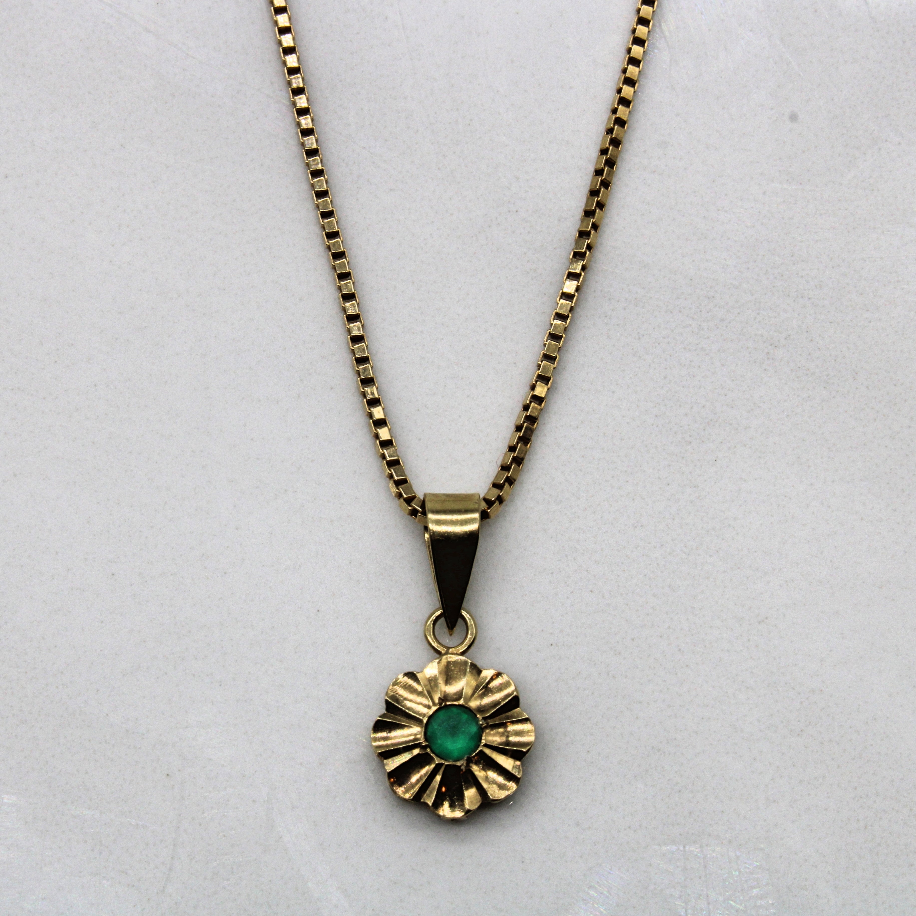 Green Quartz Flower Pendant Necklace | 0.04ct | 15" |