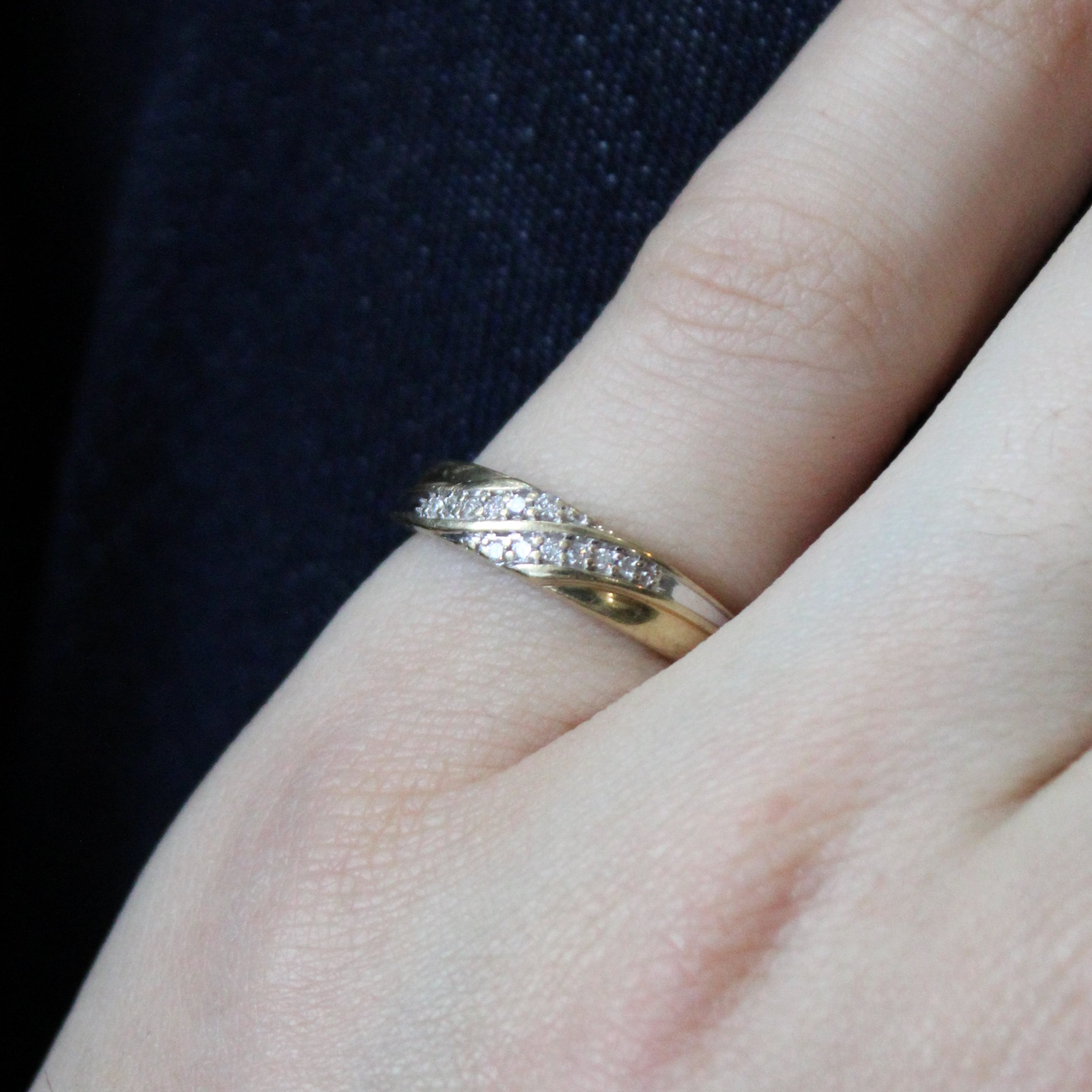 Diamond Cross Over Ring | 0.12ctw | SZ 7 |