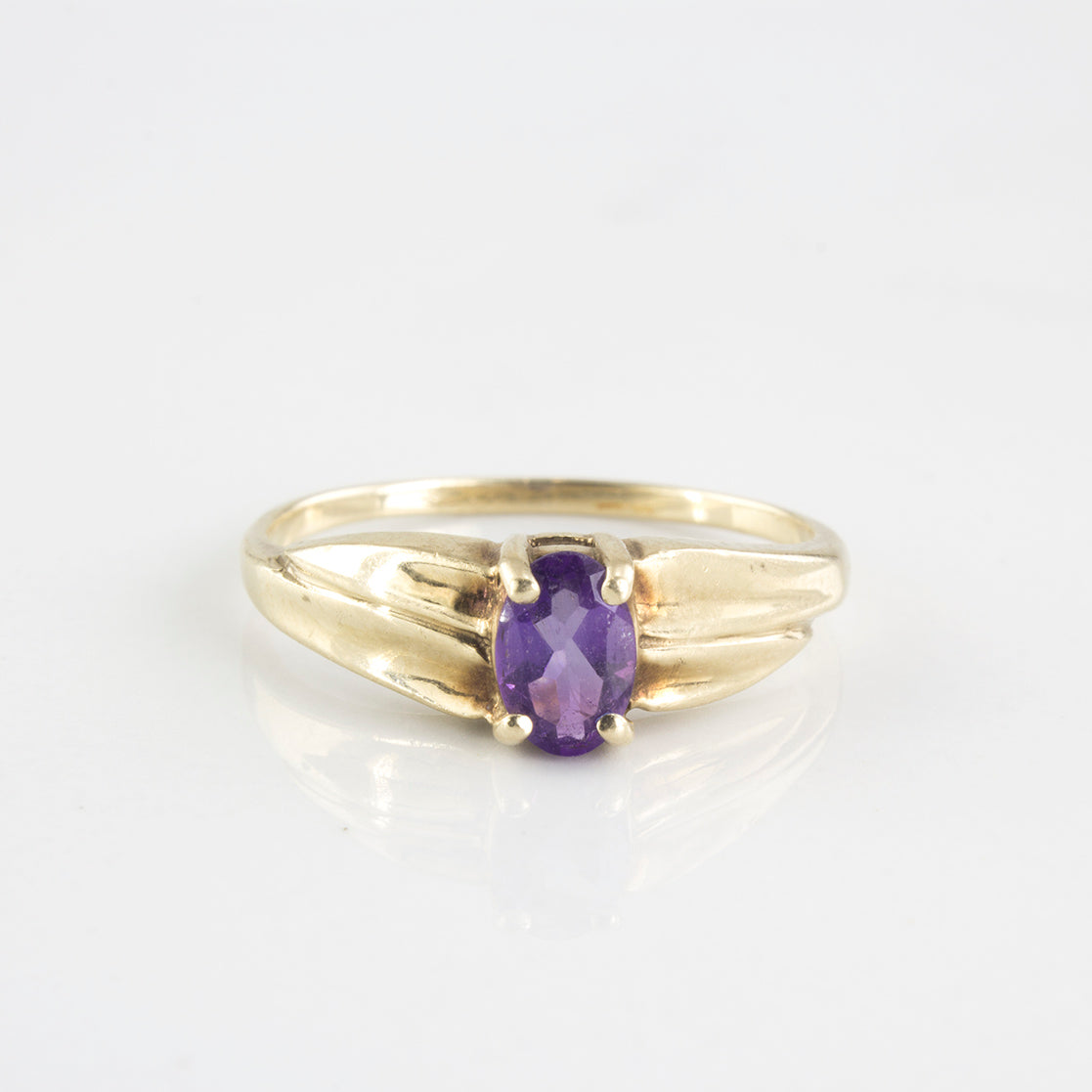 Oval Amethyst Solitaire Ring | 0.40 ctw | SZ 6.75 |