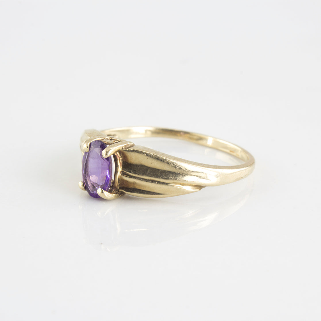 Oval Amethyst Solitaire Ring | 0.40 ctw | SZ 6.75 |