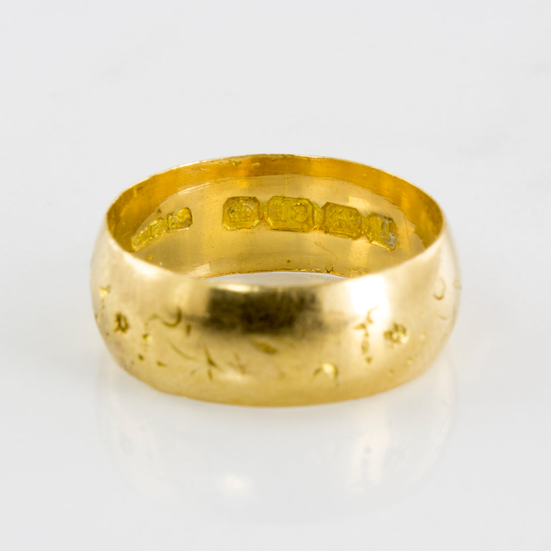 Bague large en or 18 carats, poinçonnée à Birmingham en 1915 et sculptée à la main | Taille 5,5 |