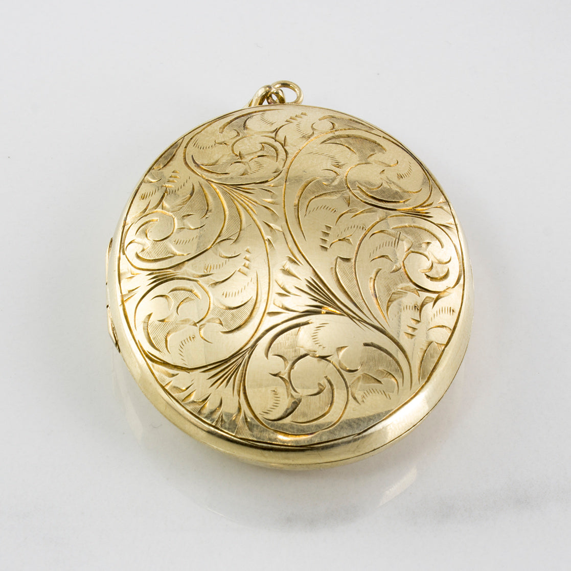 Médaillon en or gravé de 1897 |