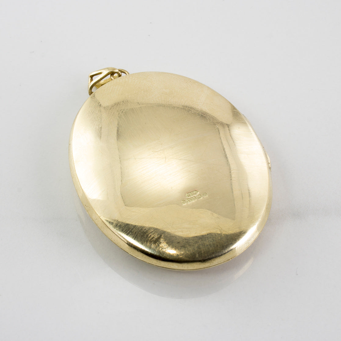 Médaillon en or gravé de 1897 |