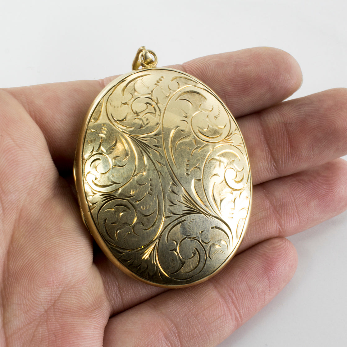 Médaillon en or gravé de 1897 |