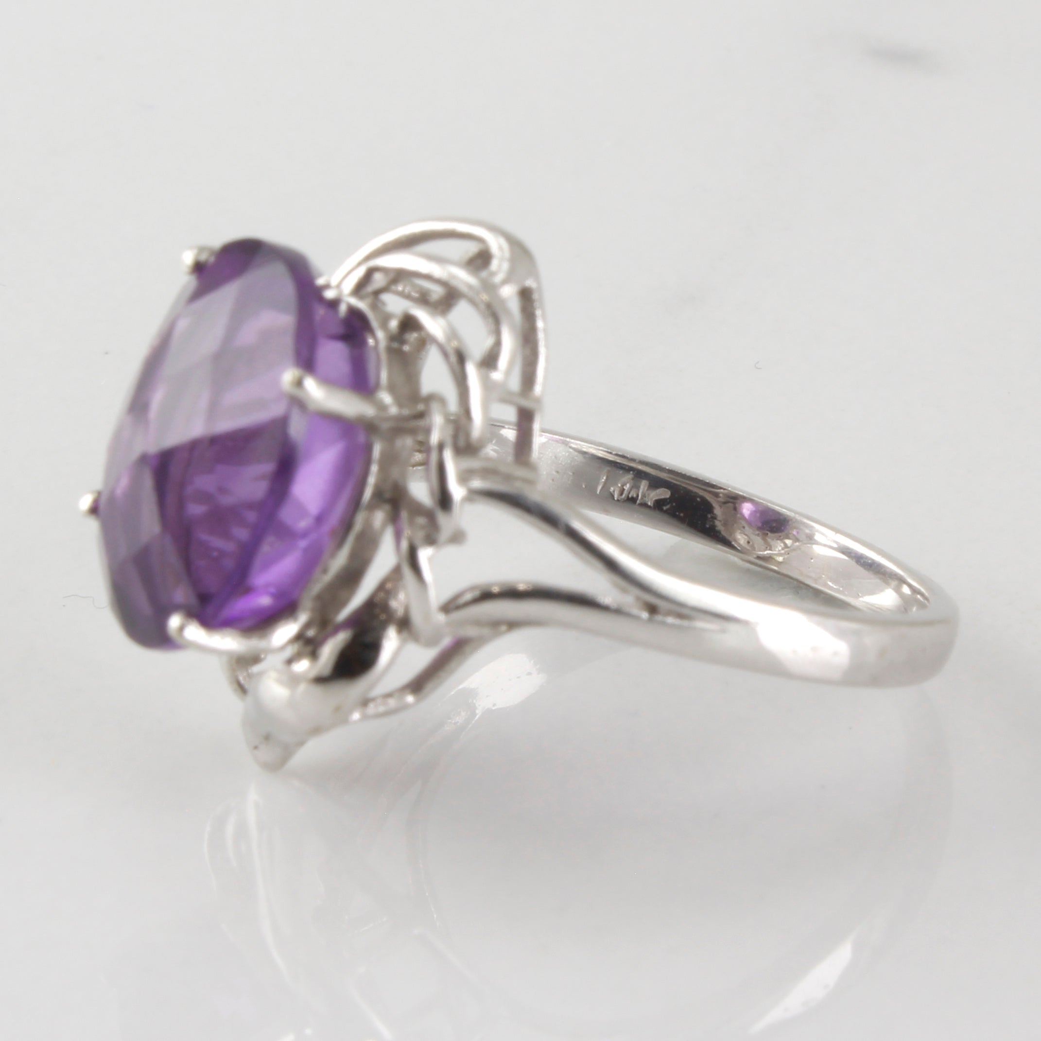 Oval Amethyst Cocktail Ring | 0.03ct, 4.00ct | SZ 6 |