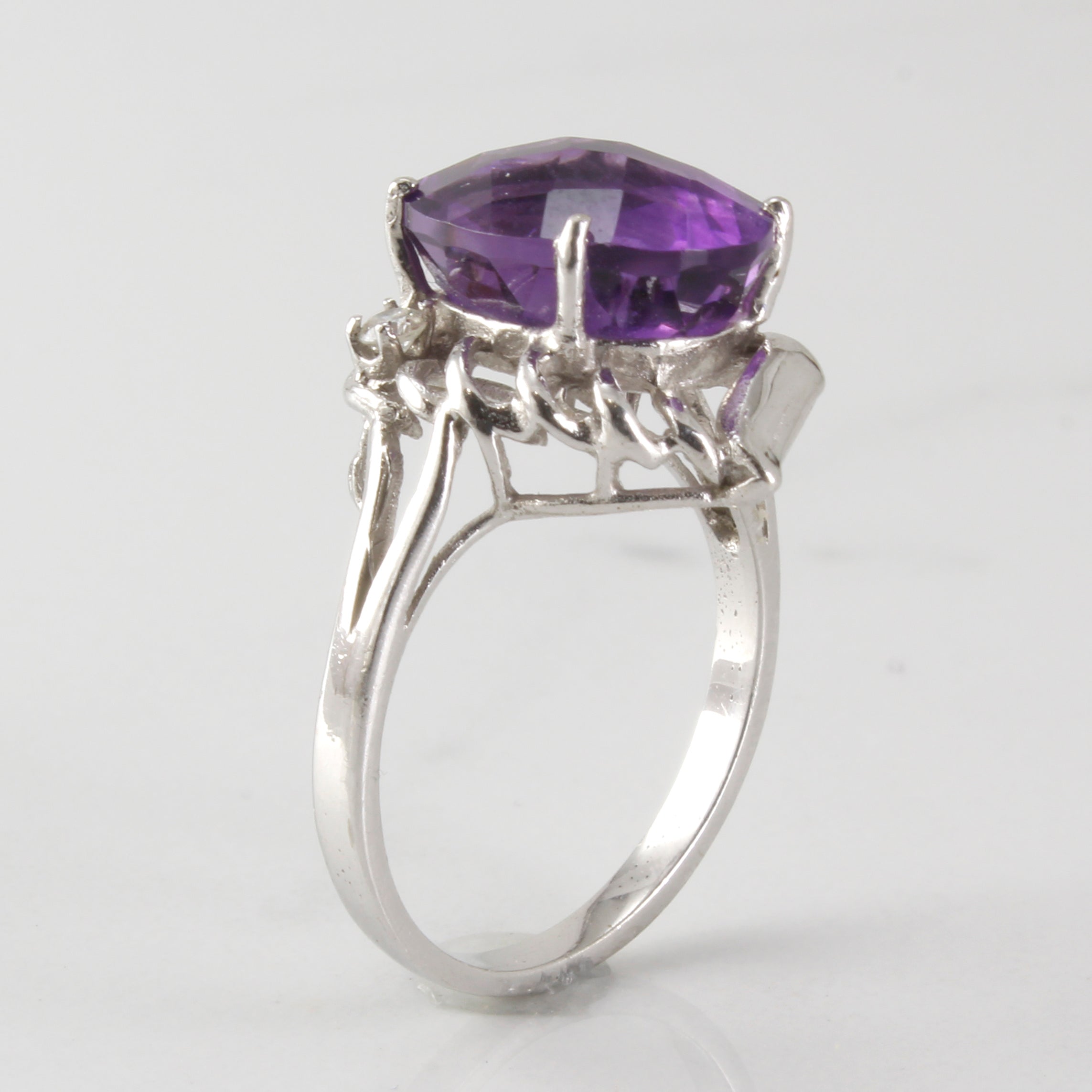 Oval Amethyst Cocktail Ring | 0.03ct, 4.00ct | SZ 6 |