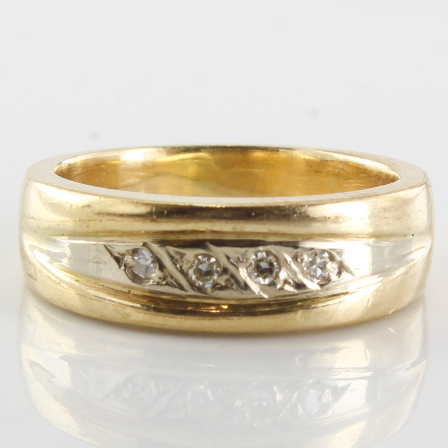 Diamond Band | 0.04ctw | SZ 5 |