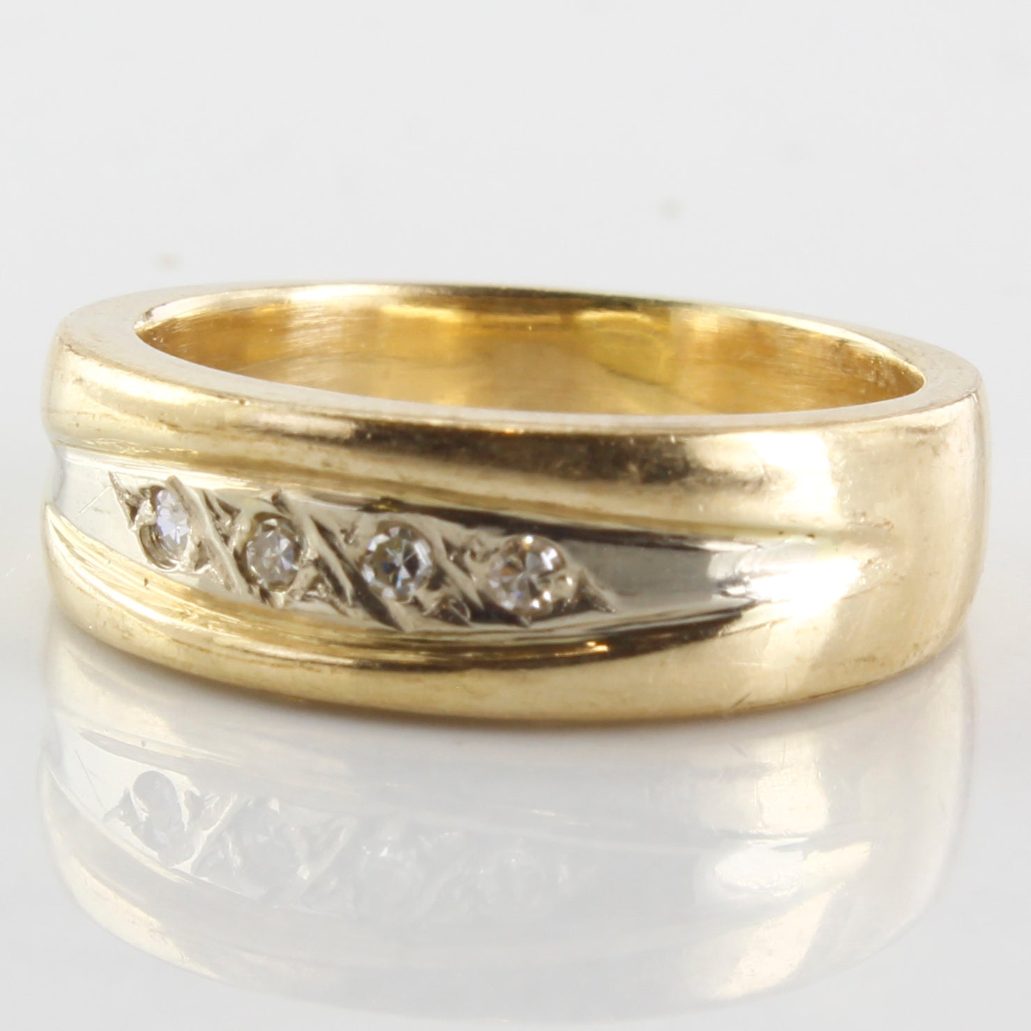 Diamond Band | 0.04ctw | SZ 5 |