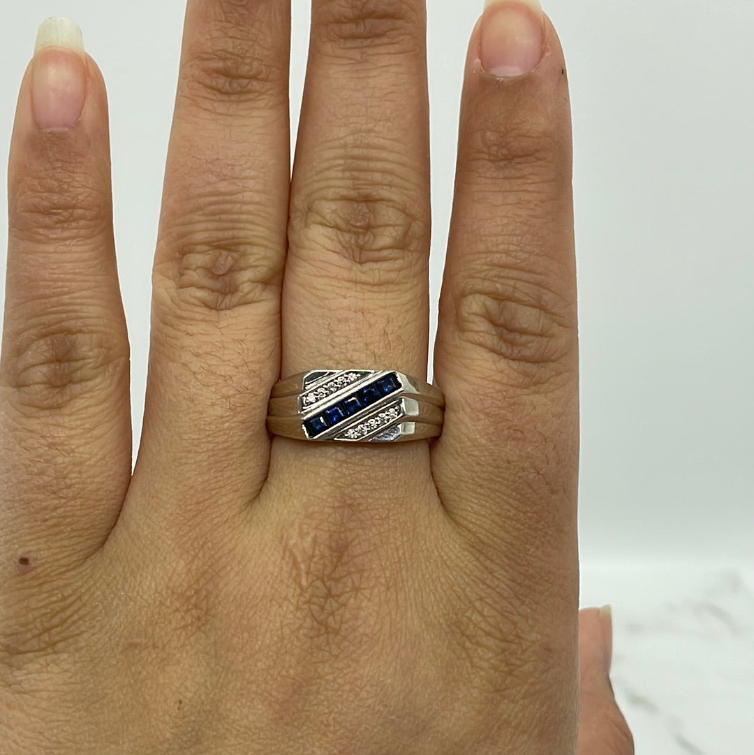 Bague en or blanc, saphir et diamants | Taille 11,25 |