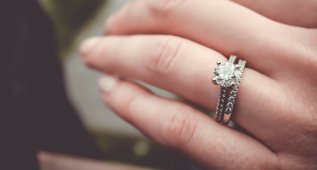 Why Buy a Pre-Owned Engagement Ring? - 100 Ways