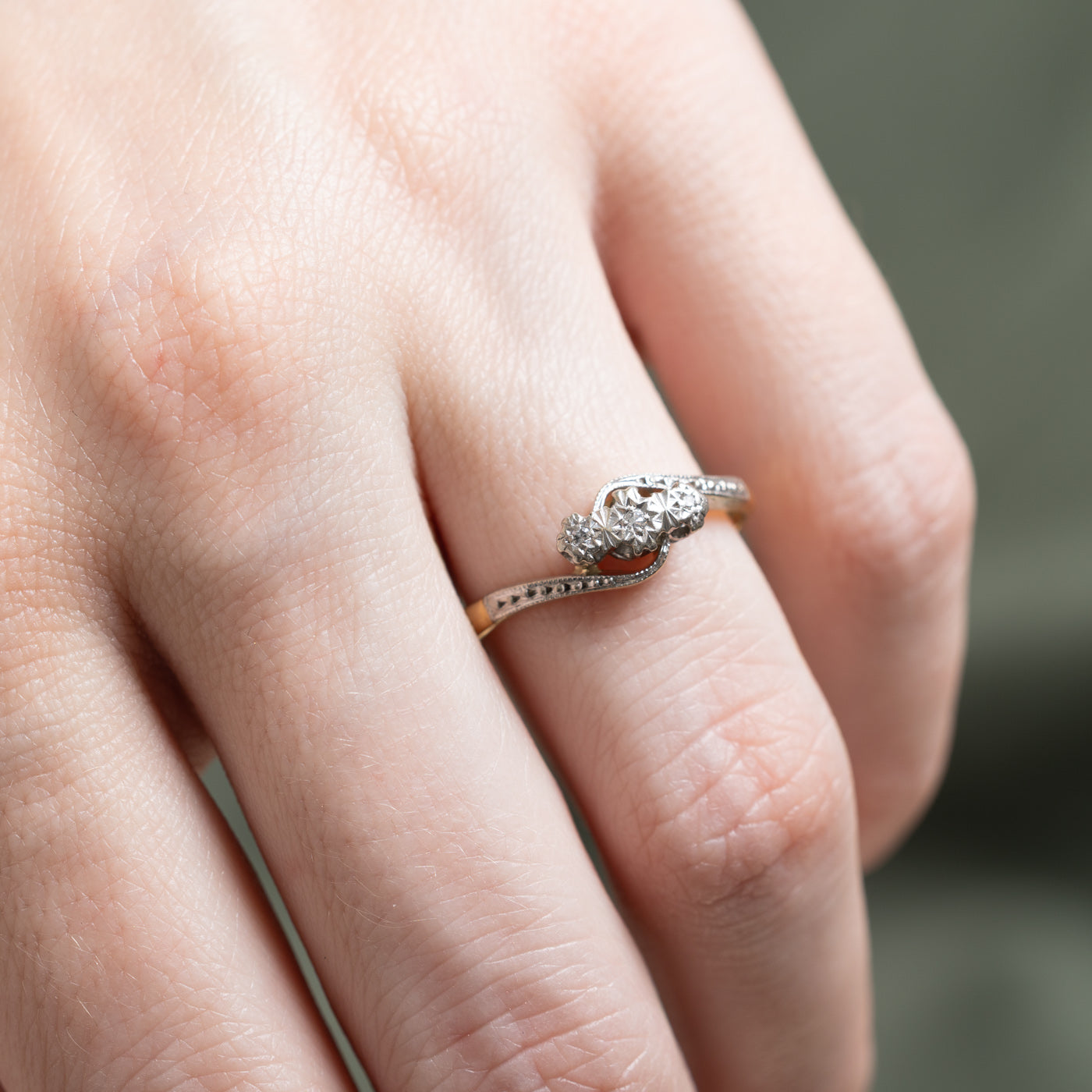 Bague croisée à trois diamants | 0,02 ct au total | Taille 7,25
