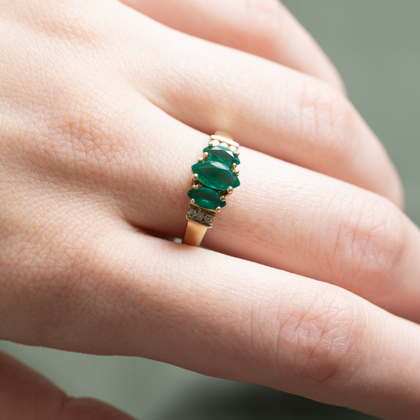 Bague en émeraude synthétique et diamants | 0,75 ct, 0,03 ct | Taille 7