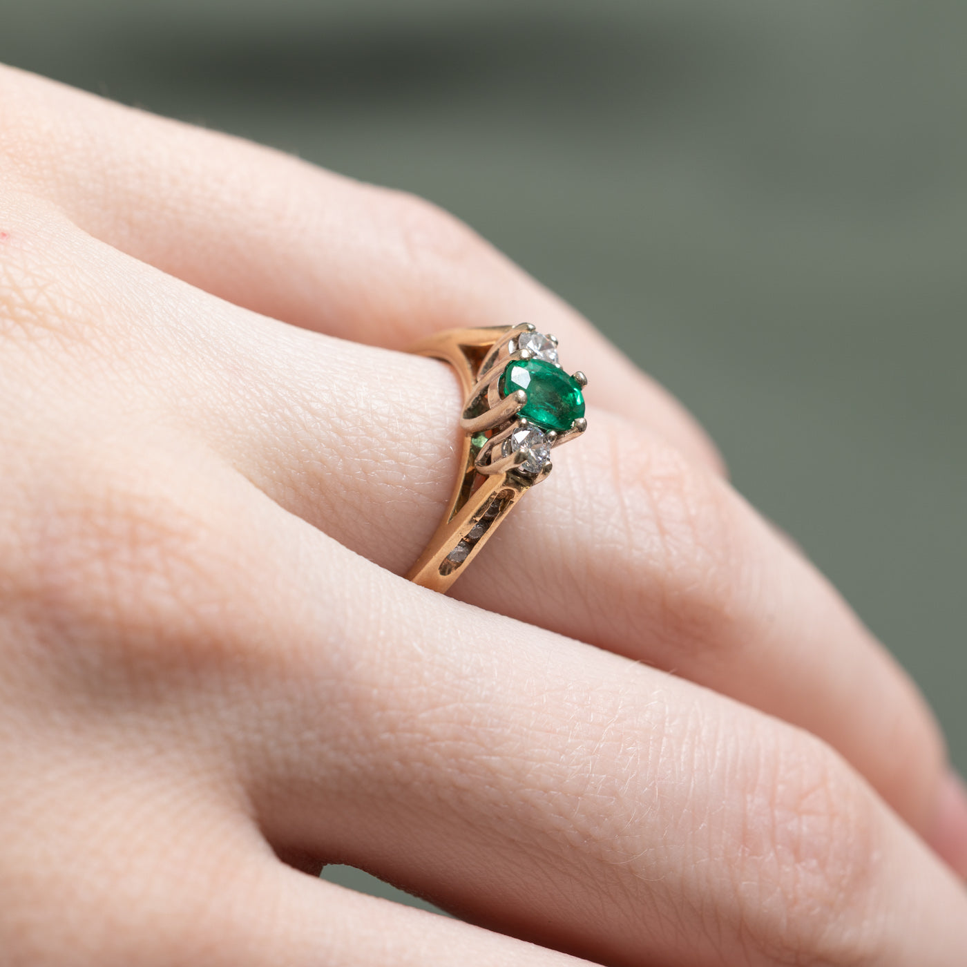 Bague émeraude et diamants | 0,25 ct, 0,25 ct au total | Taille 5,5