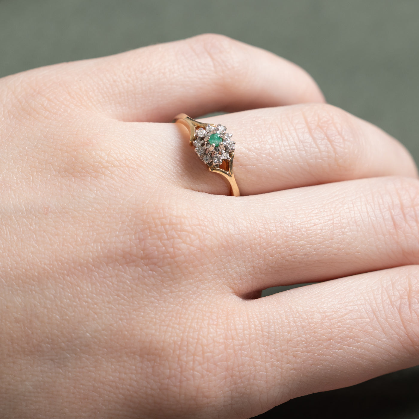 Bague en diamant et émeraude | 0,05 ct au total, 0,04 ct | Taille 6