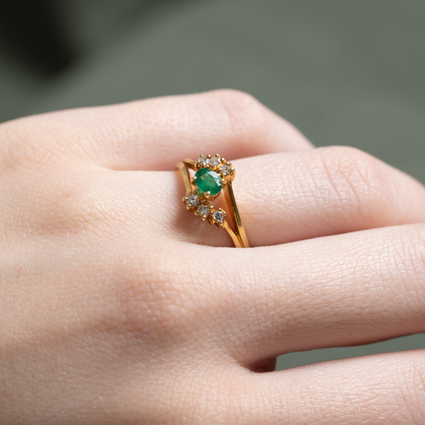 Emerald & Diamond Split Shank Ring | 0.25ct, 0.13ctw | SZ 6.25