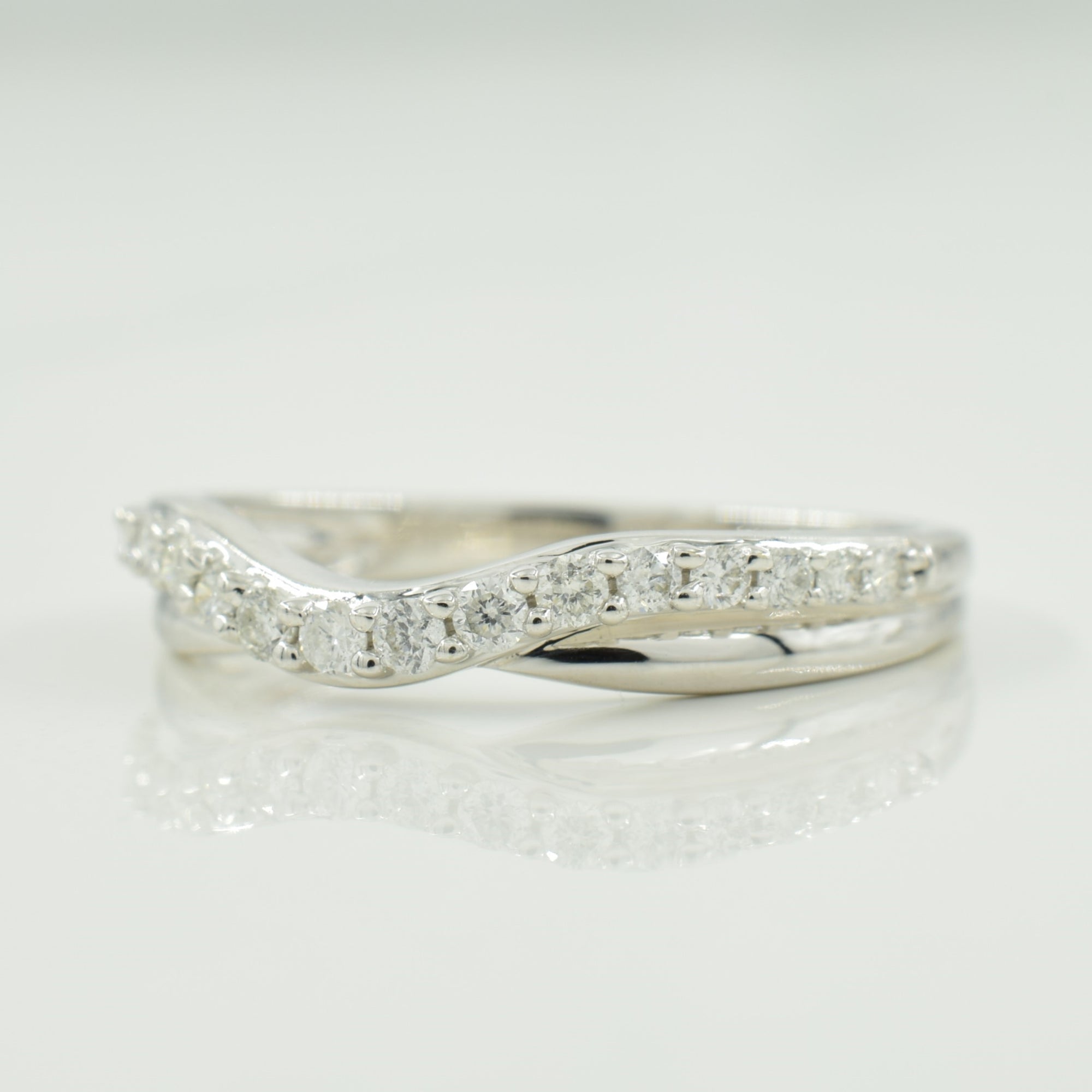 Chevron Diamond Ring | 0.17ctw | SZ 7 |