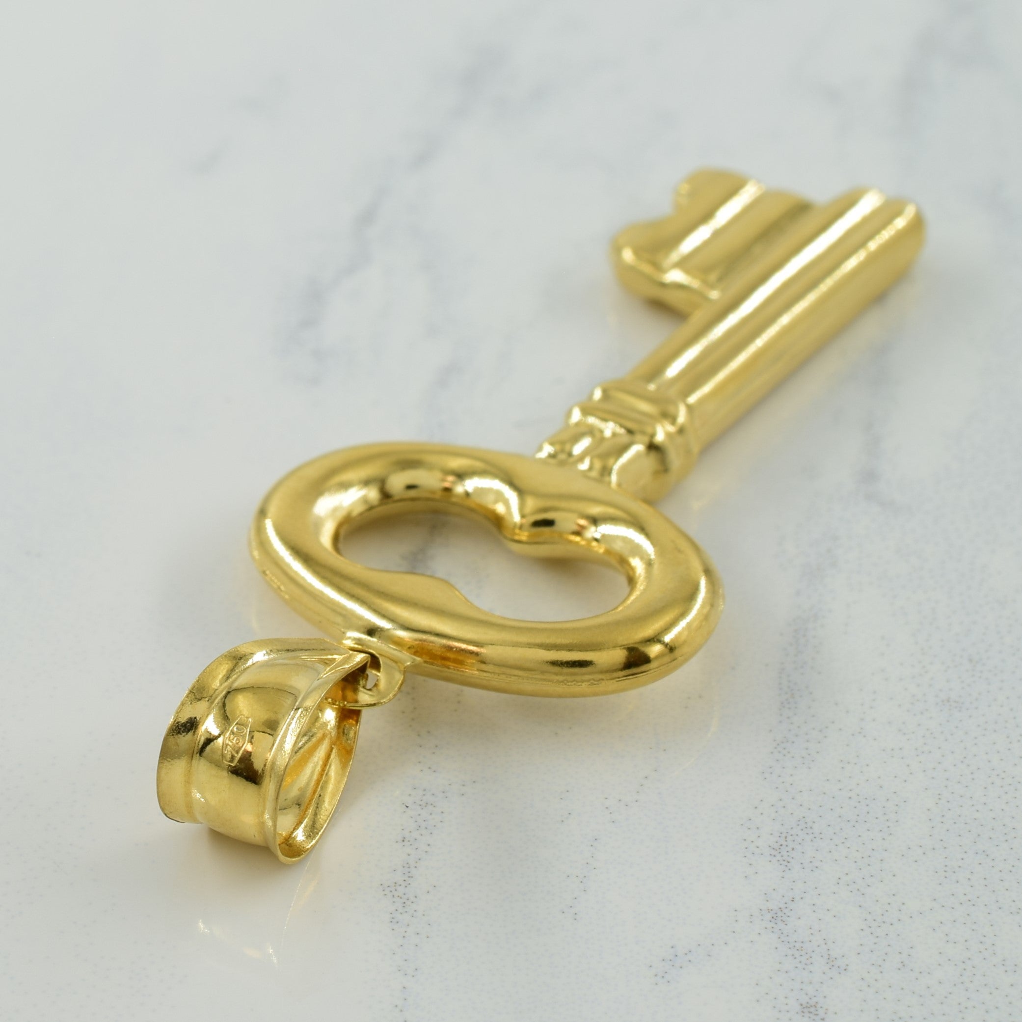 18k Yellow Gold Key Pendant |