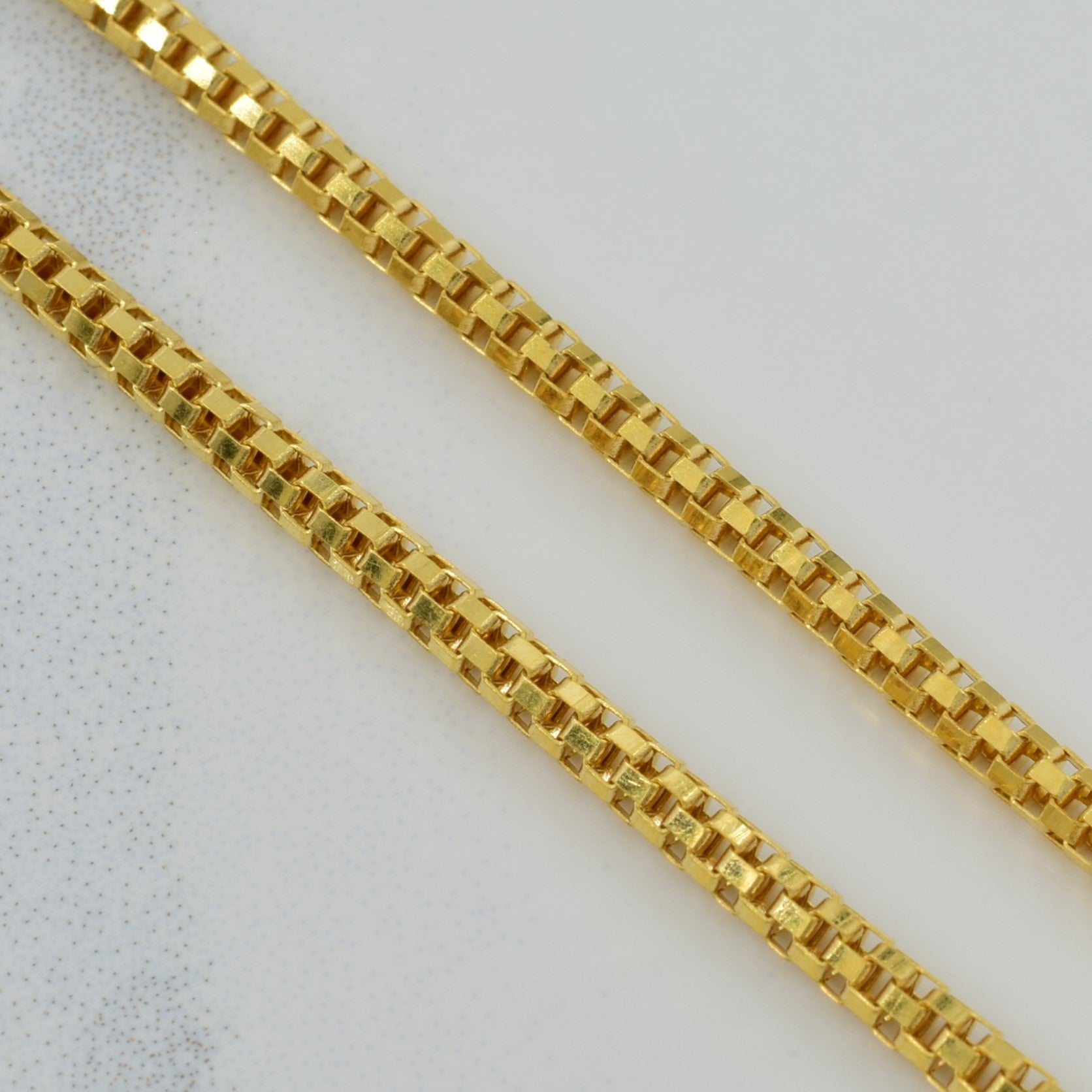 18k Yellow Gold Rounded Box Chain | 15.75