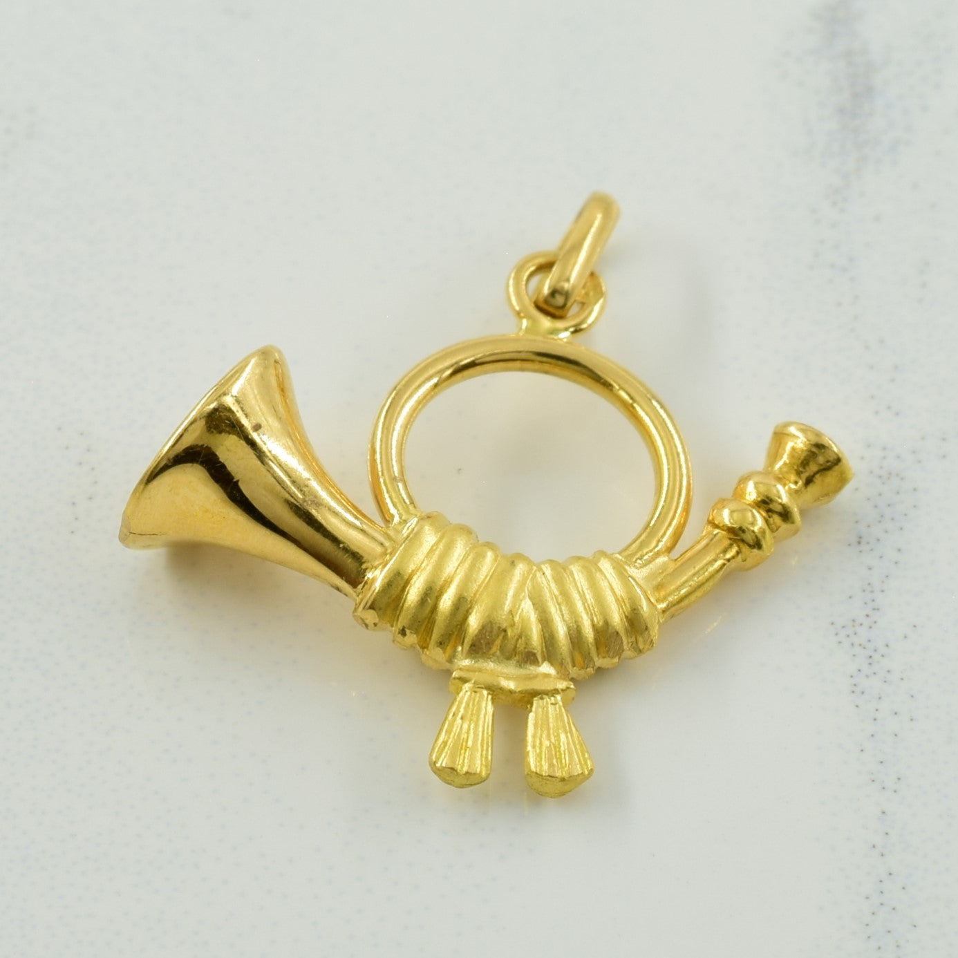 18k Yellow Gold Post Horn Pendant |
