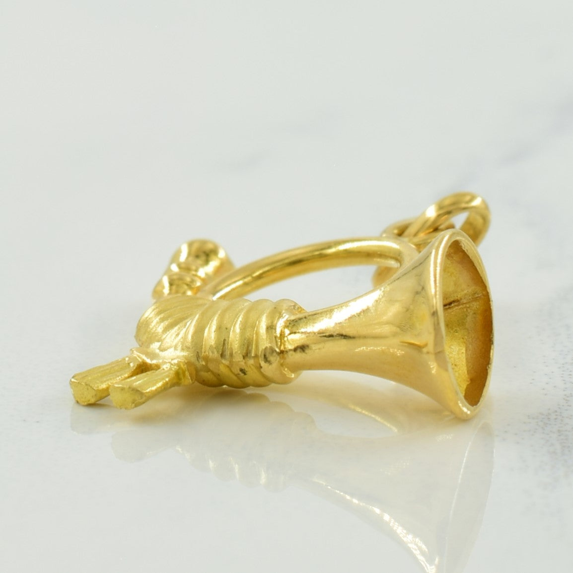 18k Yellow Gold Post Horn Pendant |