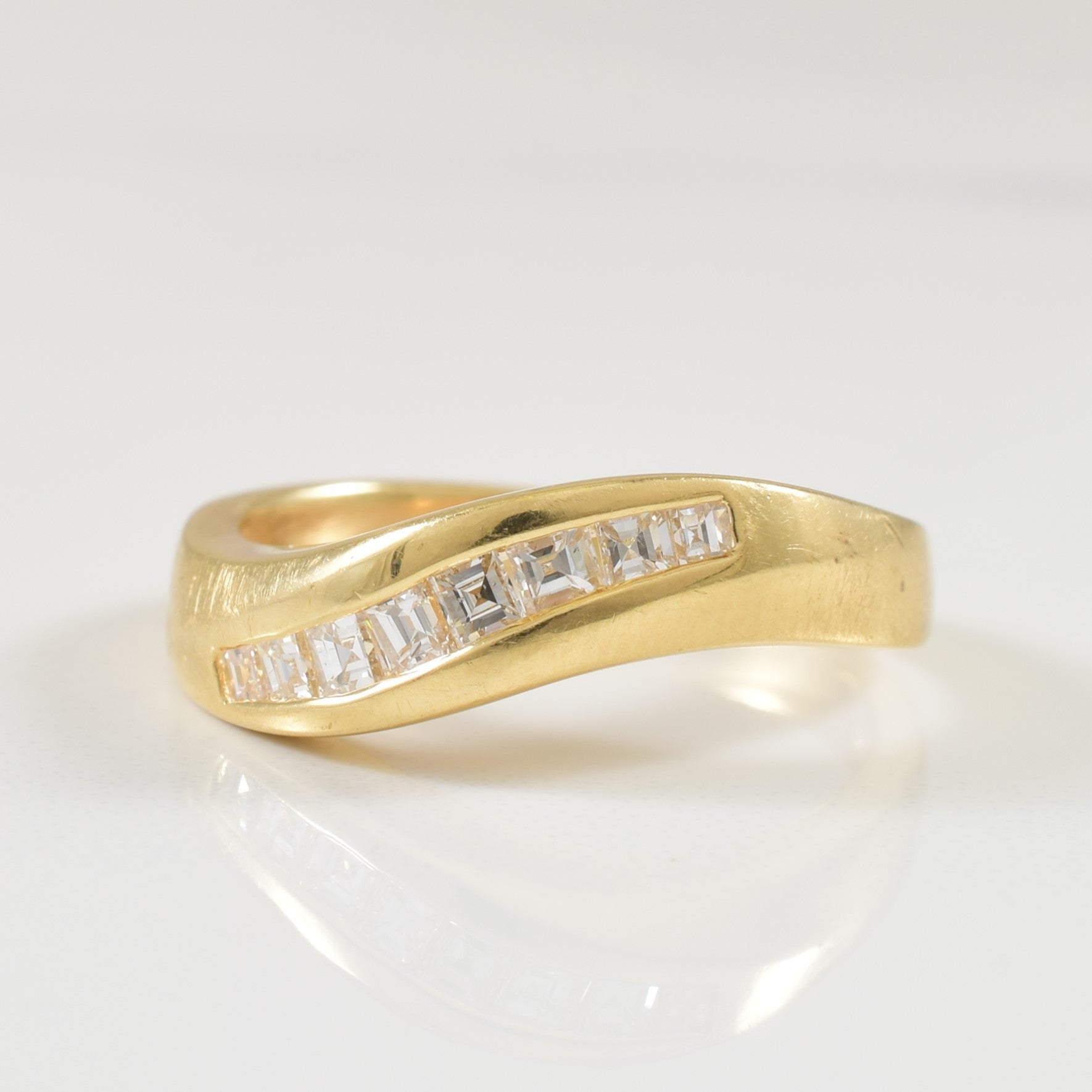 Channel Set Diamond Wave Ring | 0.24ctw | SZ 5.25 |