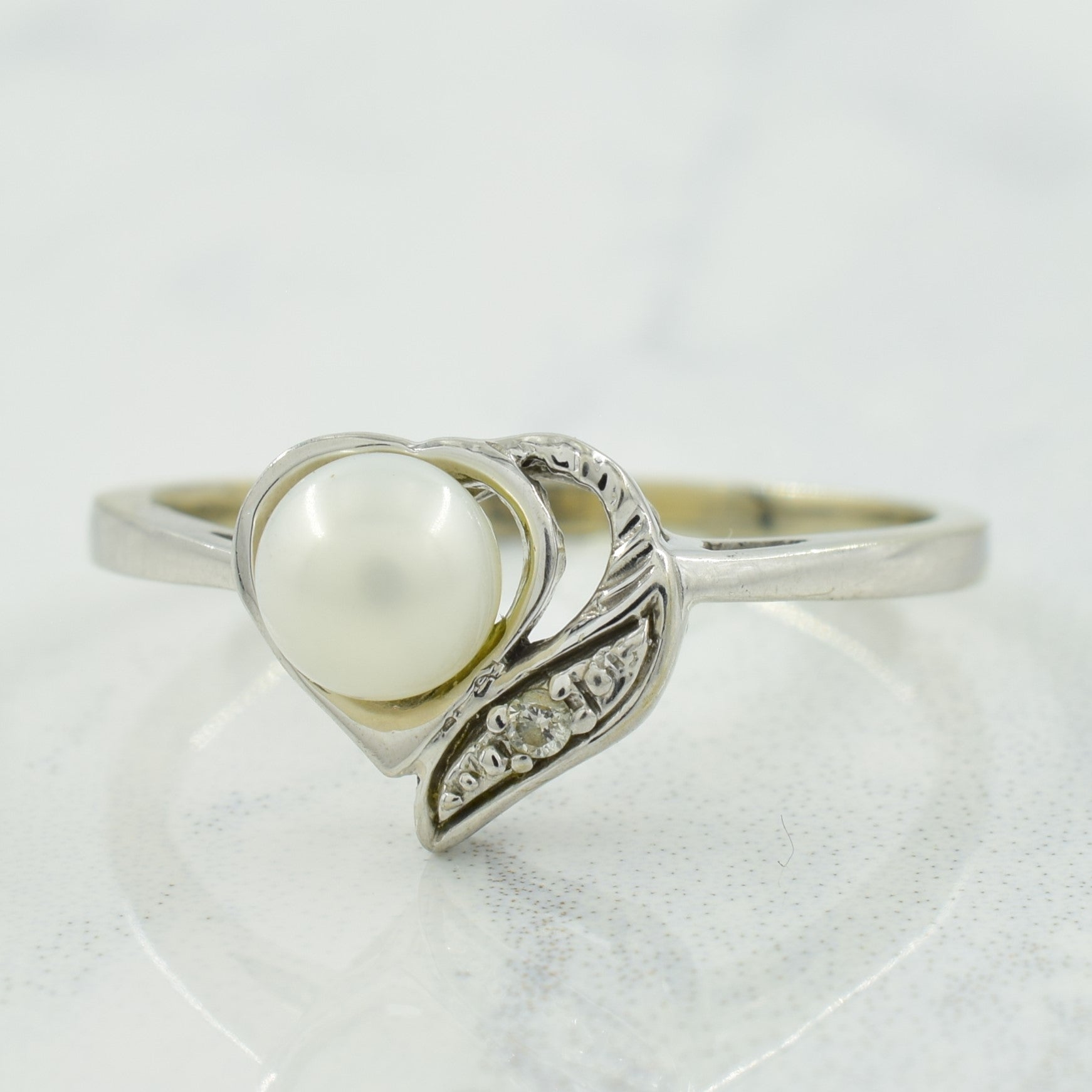 Pearl & Diamond Ring | 0.90ct, 0.01ct | SZ 7.5 |