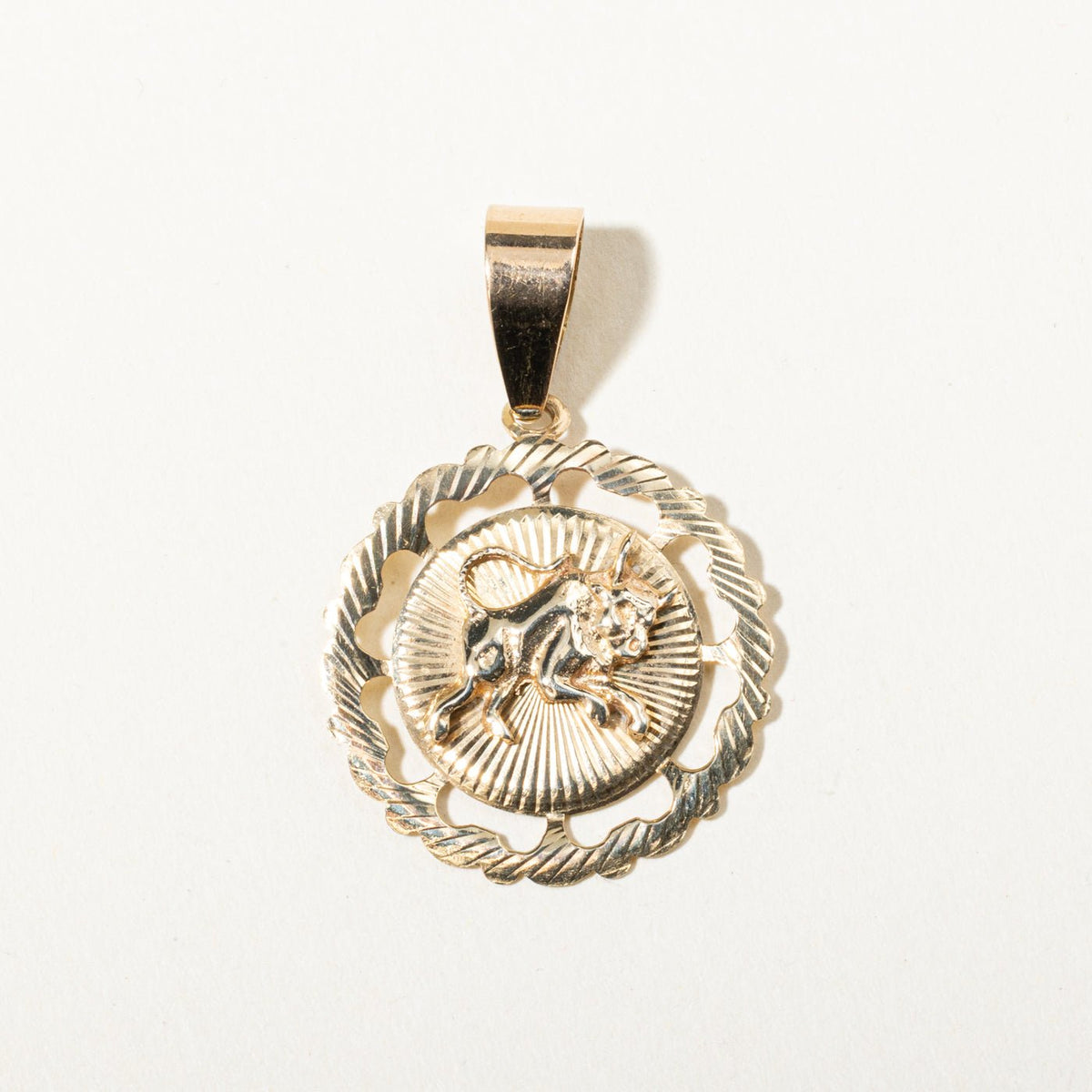 10k Yellow Gold Leo Zodiac Circle Pendant