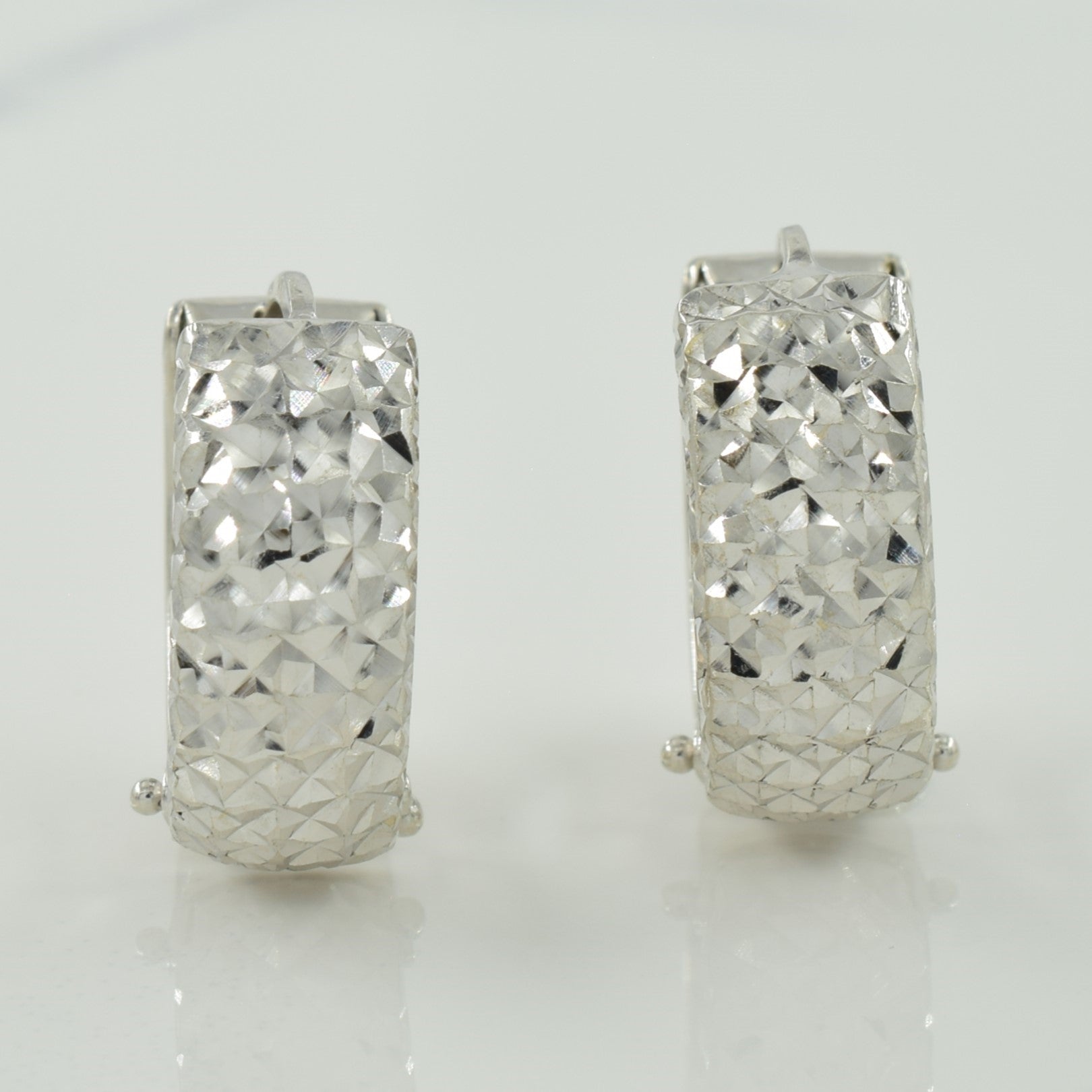 14k White Gold Textured Huggie Earrings |
