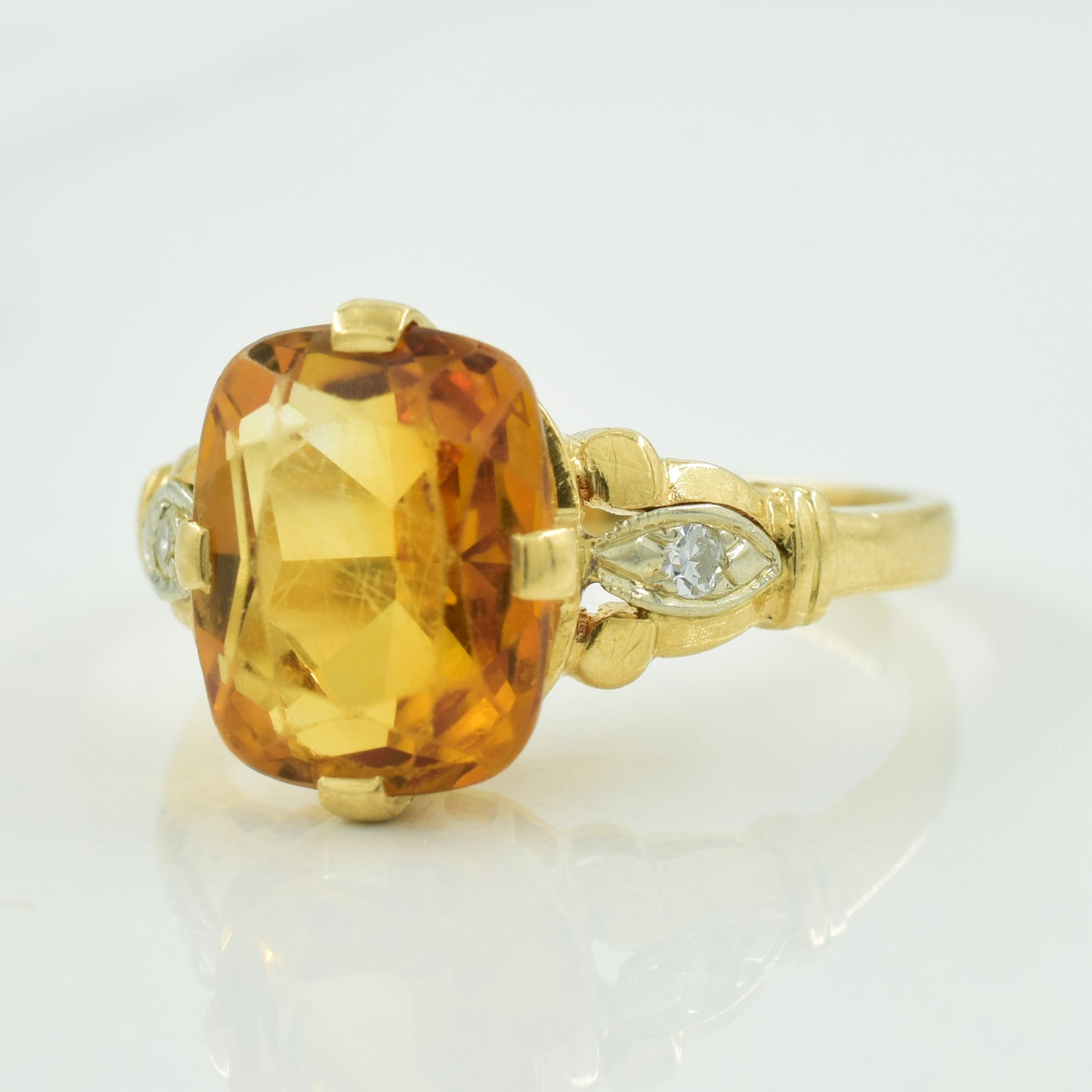 Bague cocktail trois pierres en citrine et diamants | 2,80 ct, 0,03 ct au total | Taille 6,25 | 