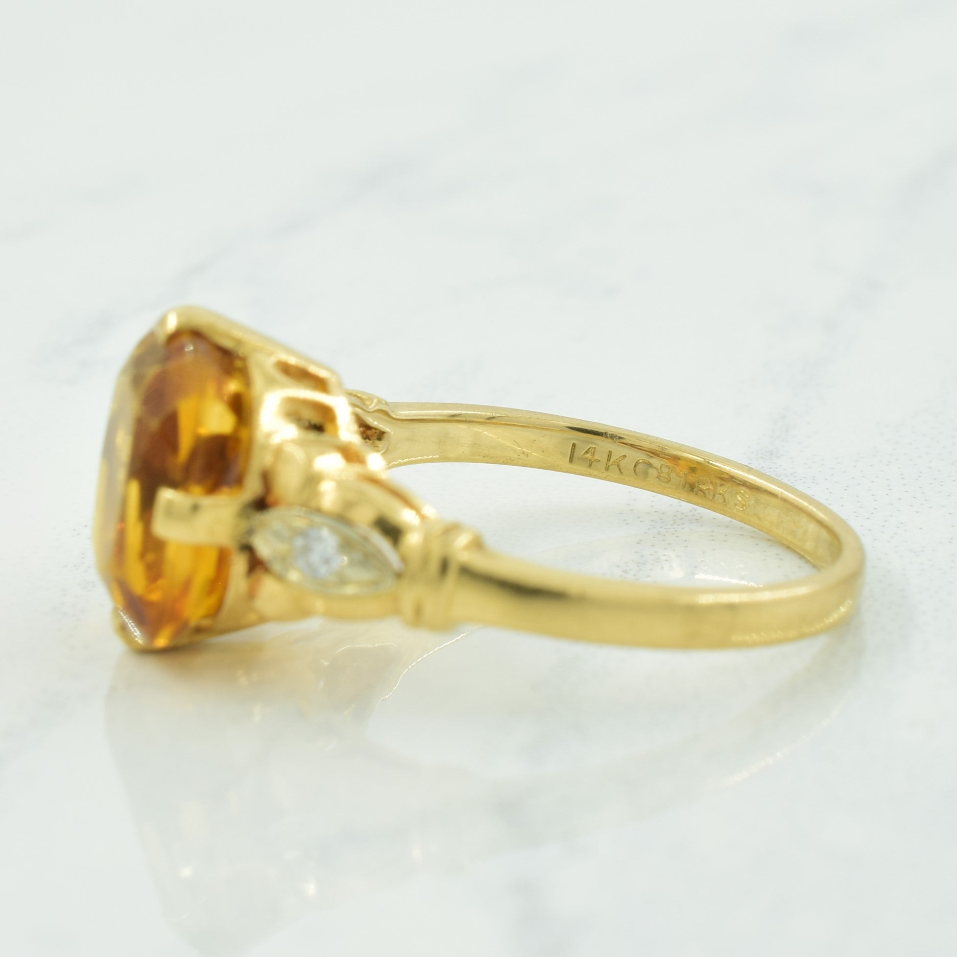 Bague cocktail trois pierres en citrine et diamants | 2,80 ct, 0,03 ct au total | Taille 6,25 | 