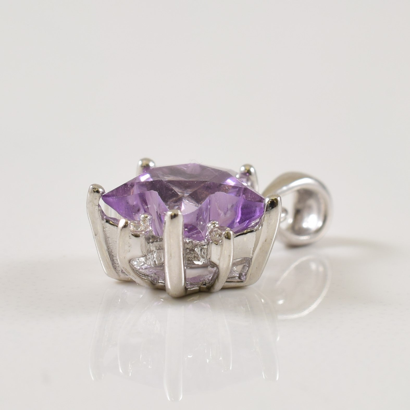 Pendentif en améthyste étoilée et diamants | 1,20 ct, 0,04 ct au total | 