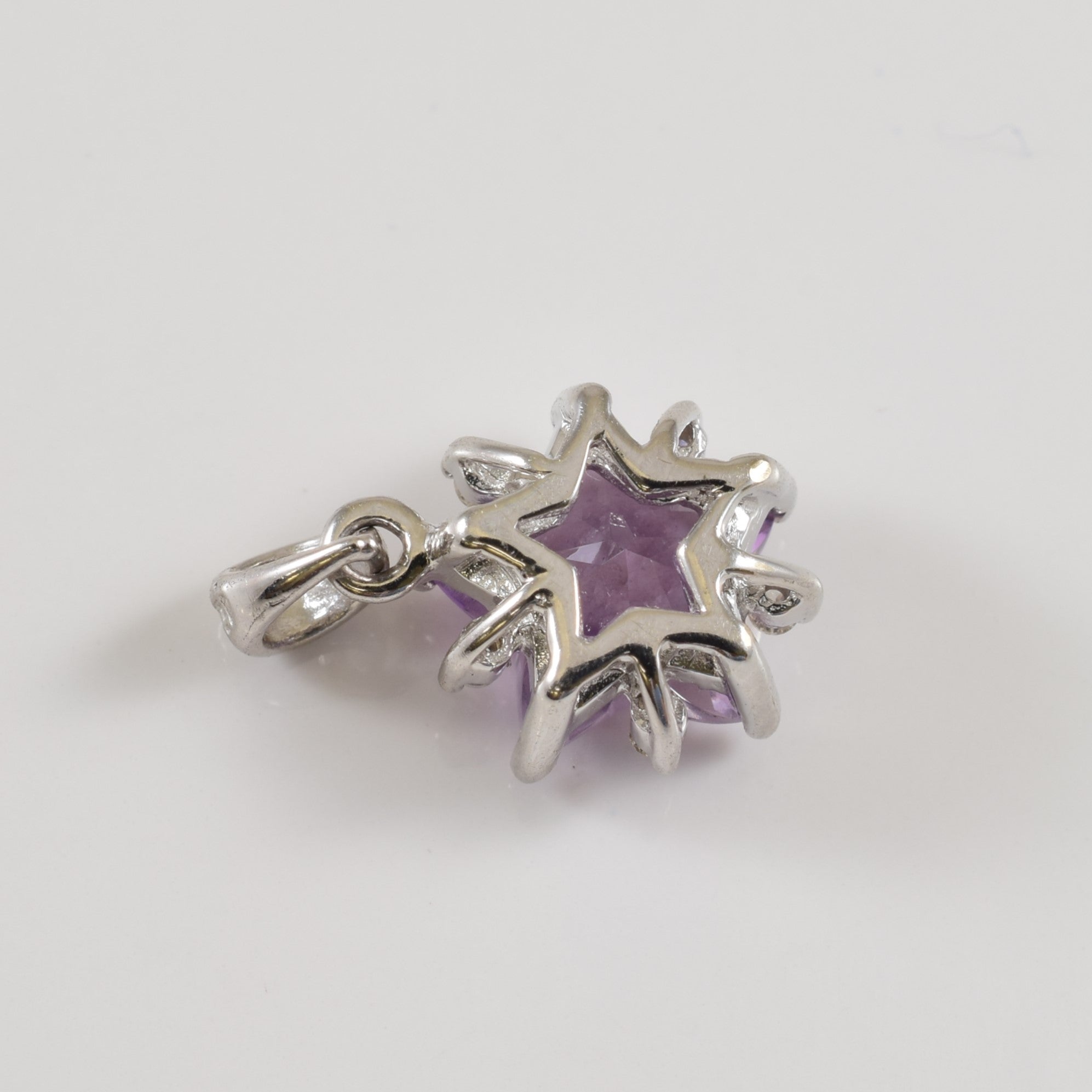 Pendentif en améthyste étoilée et diamants | 1,20 ct, 0,04 ct au total | 