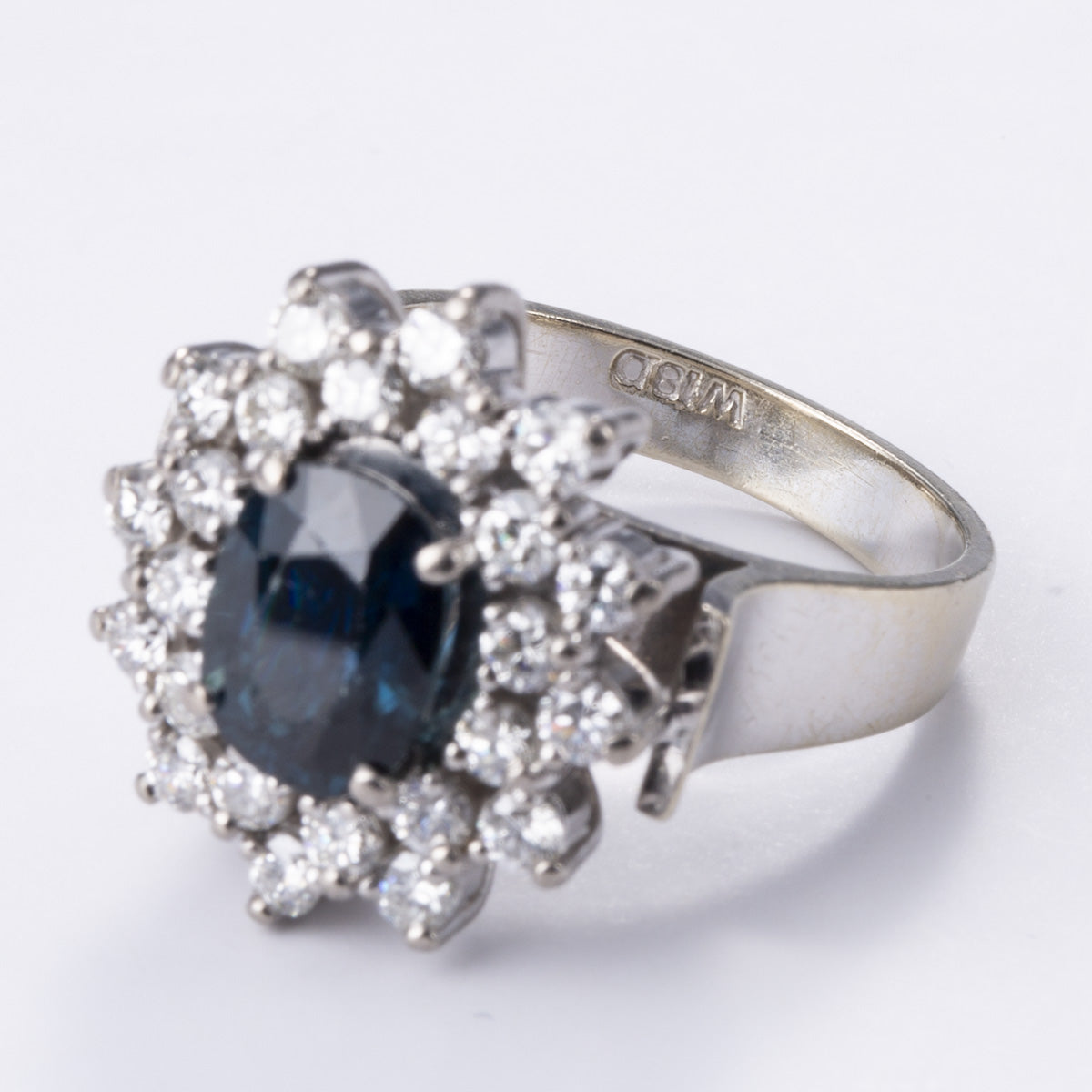 Bague en or blanc 18 carats, diamants et saphirs | 1,00 ct au total, 2,50 ct | Taille 5,75 