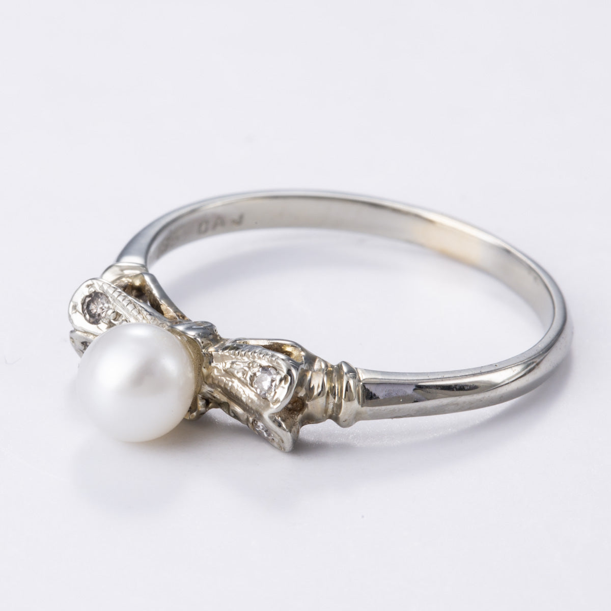 18k White Gold Pearl and Diamond Ring | 4.5mm, 0.04ctw | Sz 6.5