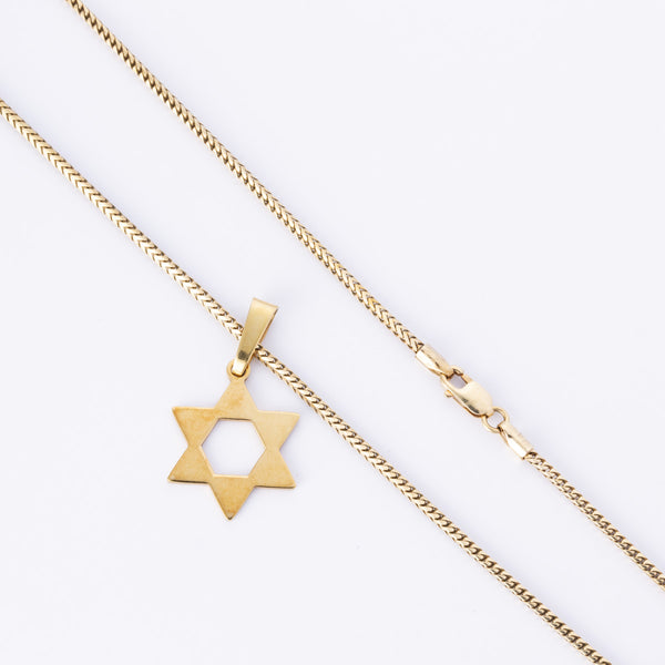 10k Yellow Gold Star Pendant Necklace | 17.5