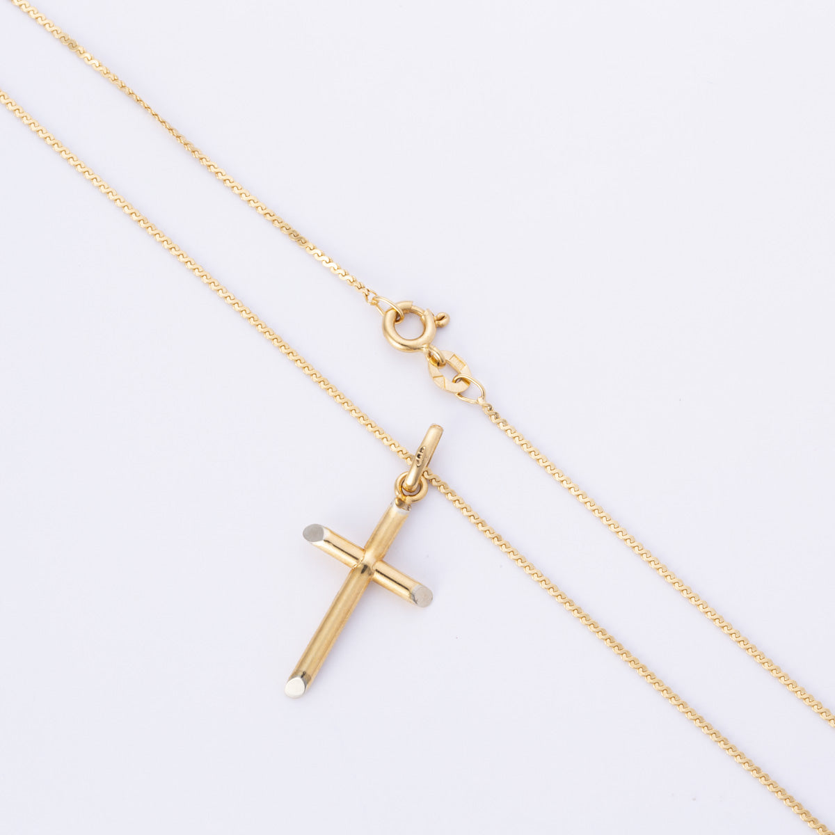 18k Yellow Gold Cross Pendant Necklace | 17