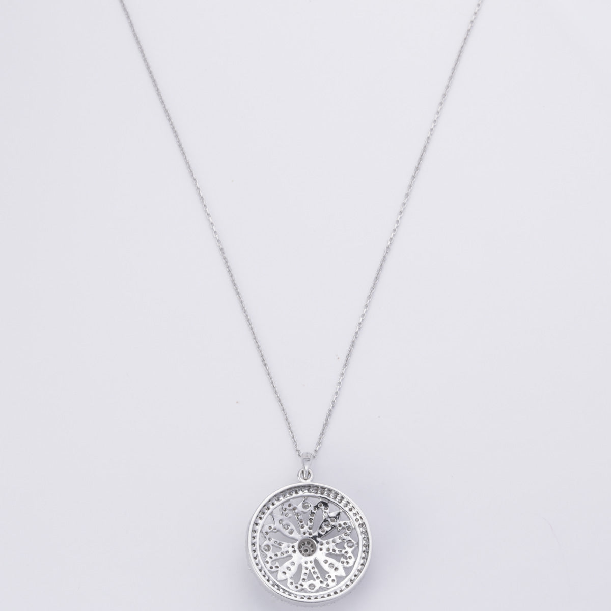Ensemble collier et boucles d'oreilles en or blanc 14 carats et diamants | 1,61 ct au total | 43 cm 