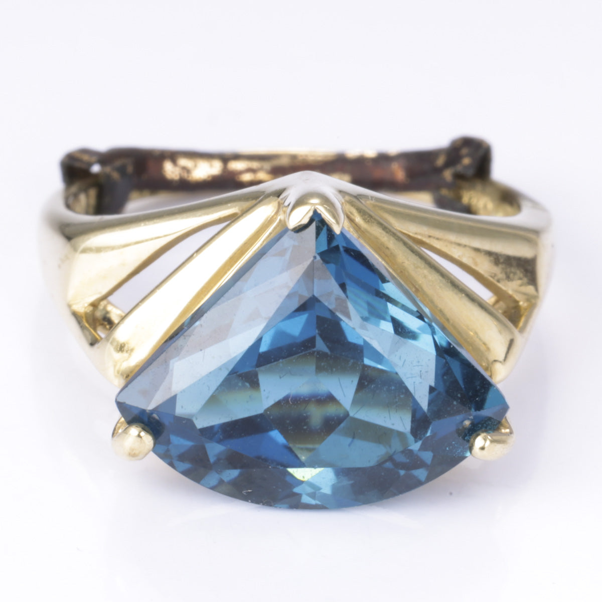 14k Yellow Gold Blue Topaz Ring | 11.50x14.80x7.10mm | Size 7.25