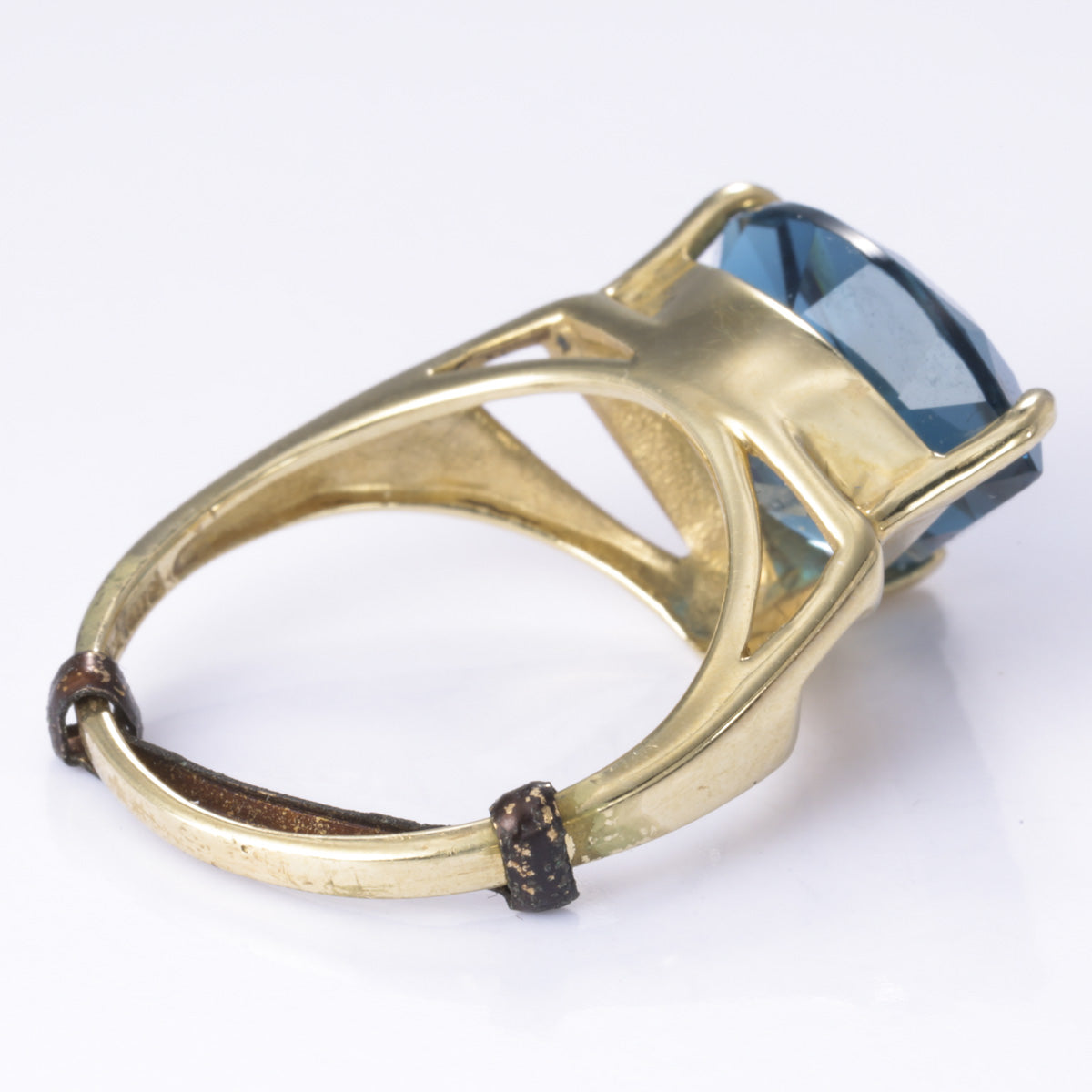 14k Yellow Gold Blue Topaz Ring | 11.50x14.80x7.10mm | Size 7.25
