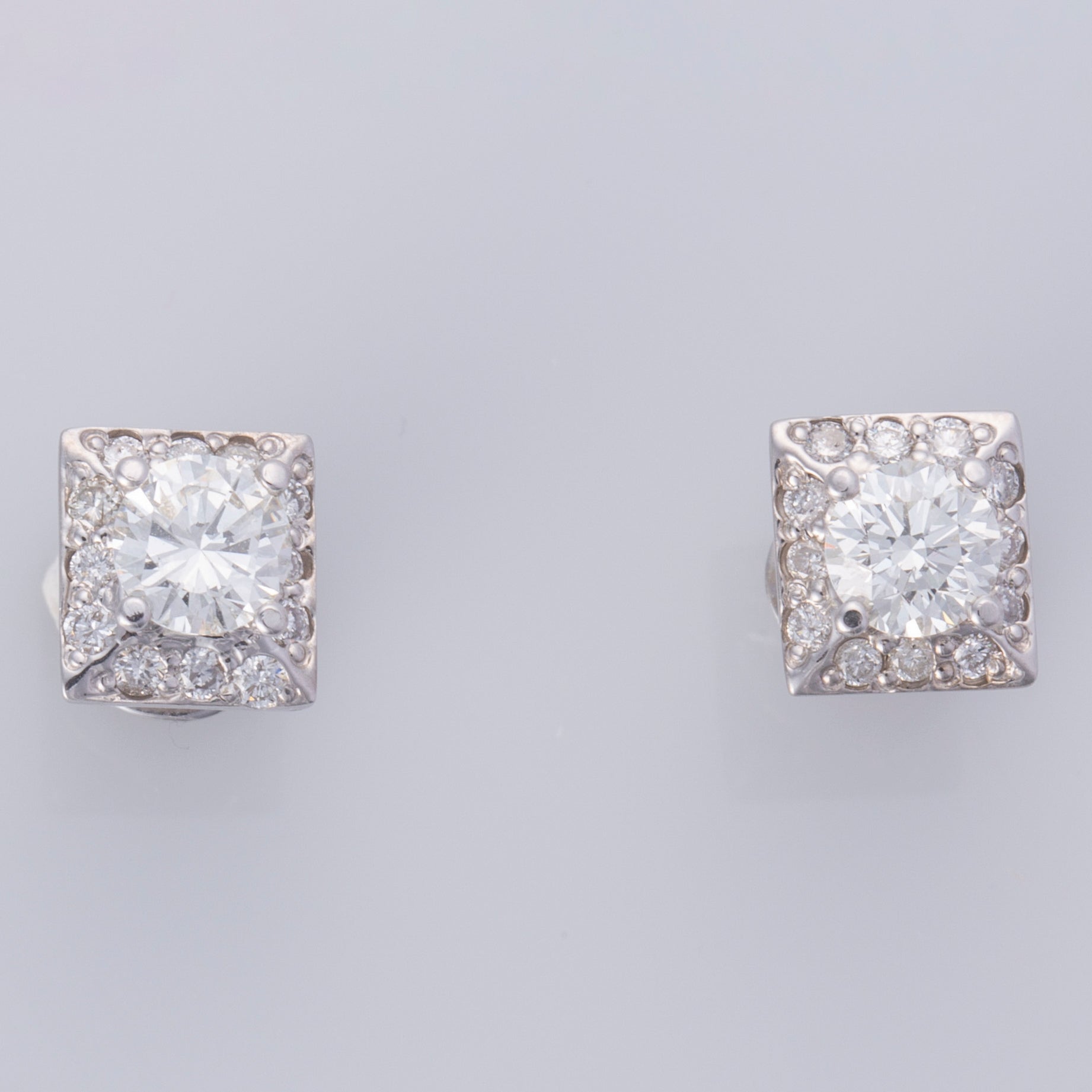 Boucles d'oreilles en or blanc 18 carats et diamants | 1,38 ct au total 