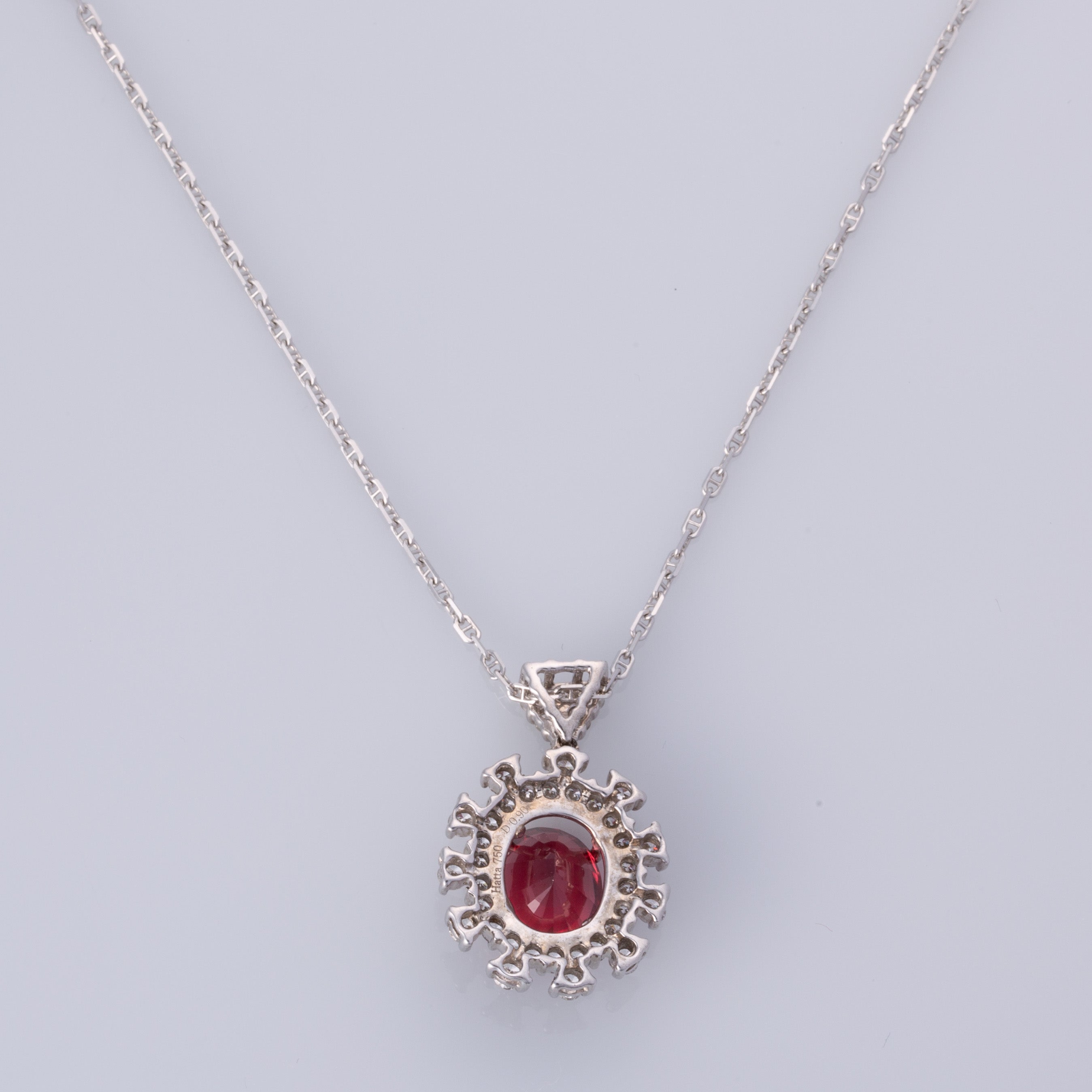 Collier en or blanc 18 carats, grenat et diamants | 3,61 ct, 0,90 ct au total | 45,7 cm (18 po)