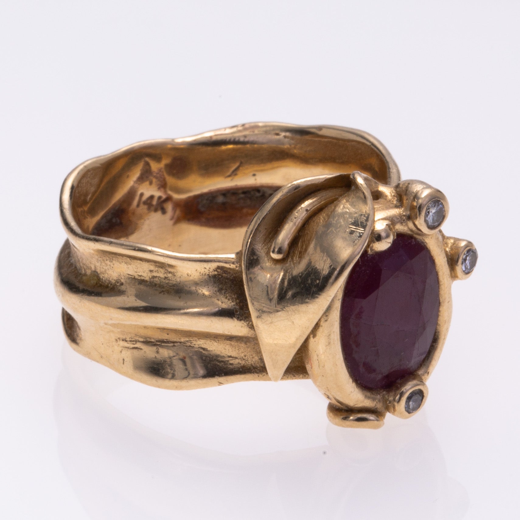 Bague en or jaune 14 carats sertie de rubis et de diamants | 2,07 ct, 0,06 ct au total | Taille 5,5 