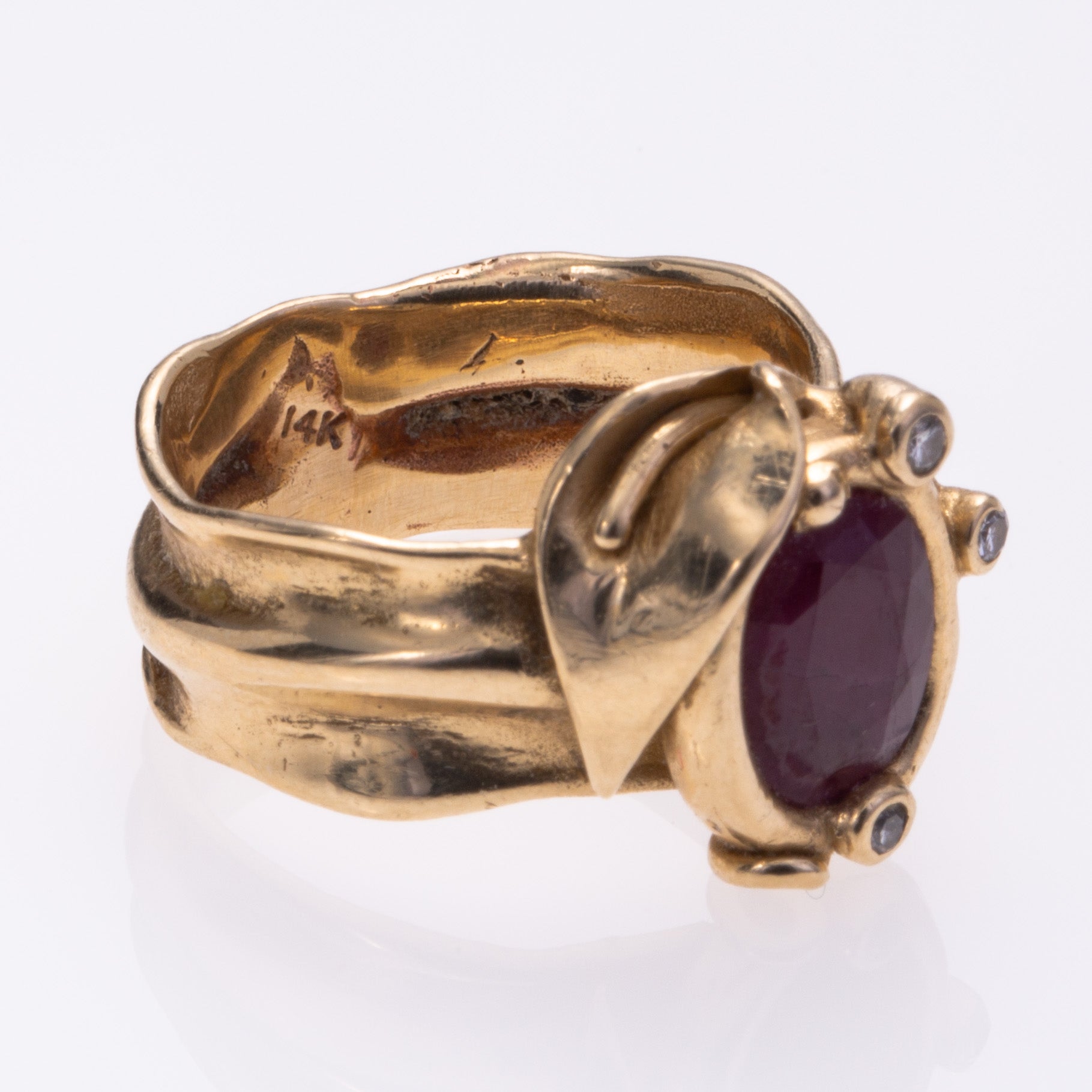 Bague en or jaune 14 carats sertie de rubis et de diamants | 2,07 ct, 0,06 ct au total | Taille 5,5 