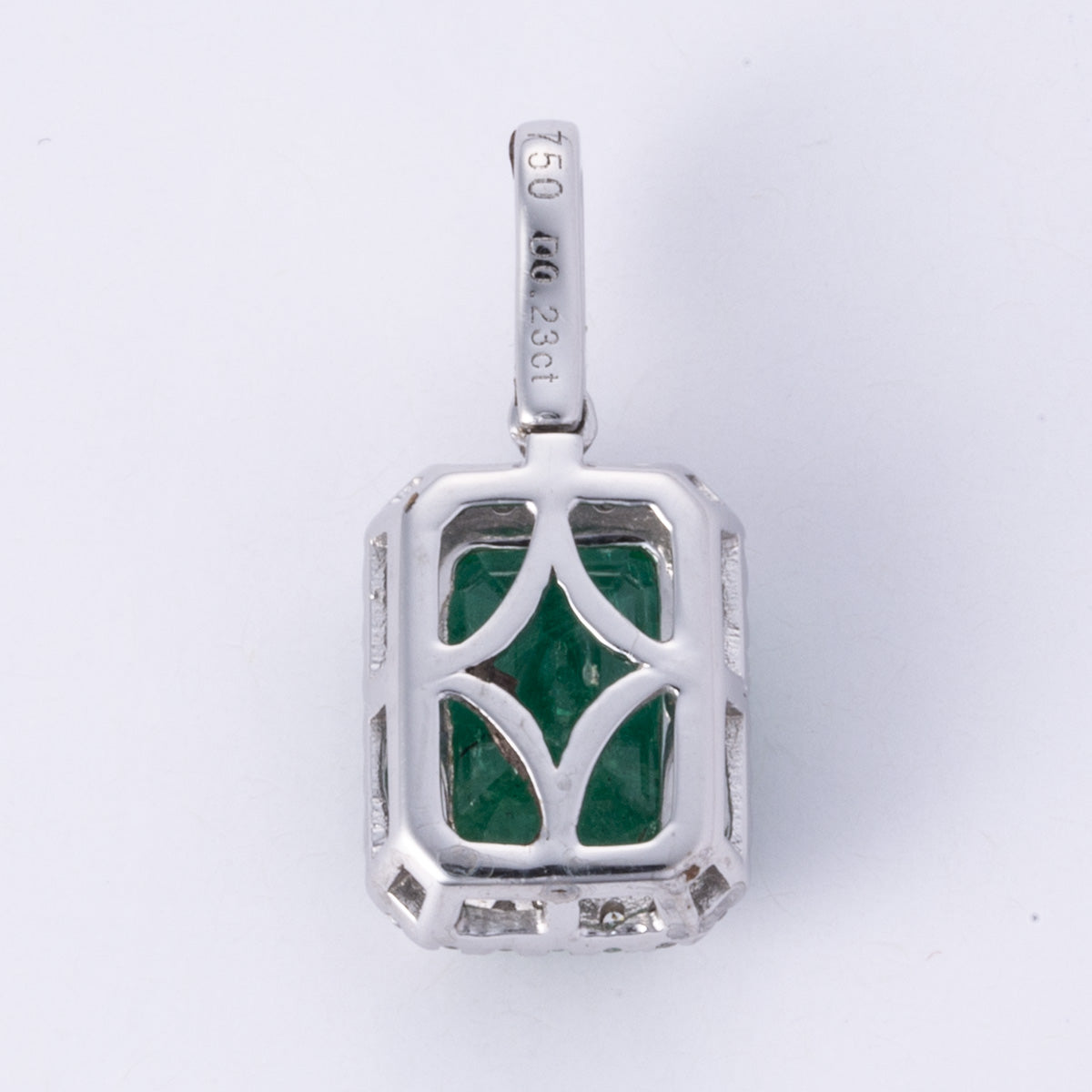Pendentif en or blanc 18 carats, émeraude et diamants | 3,26 ct, 0,23 ct au total 