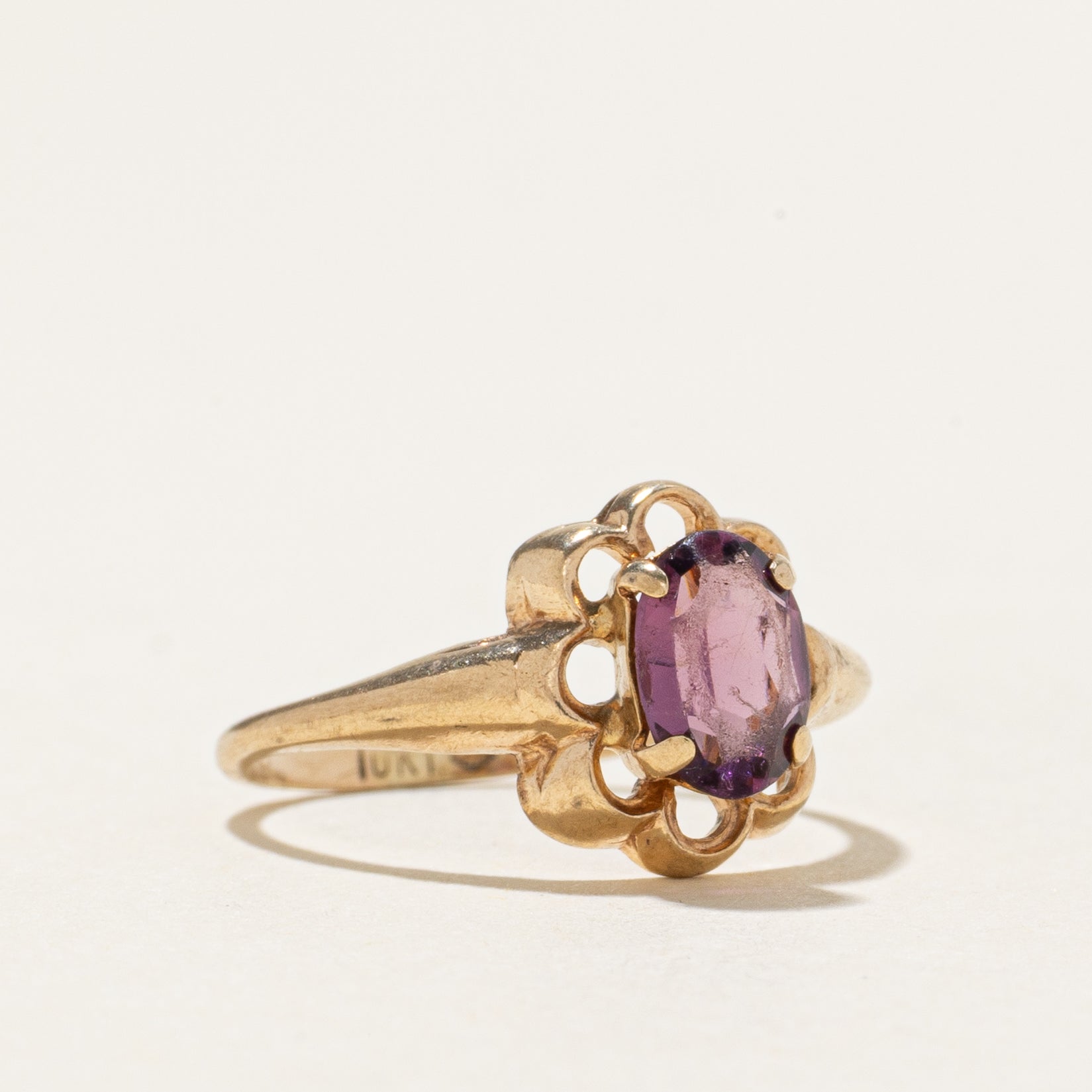 Oval Cut Amethyst Scalloped Ring | SZ 4