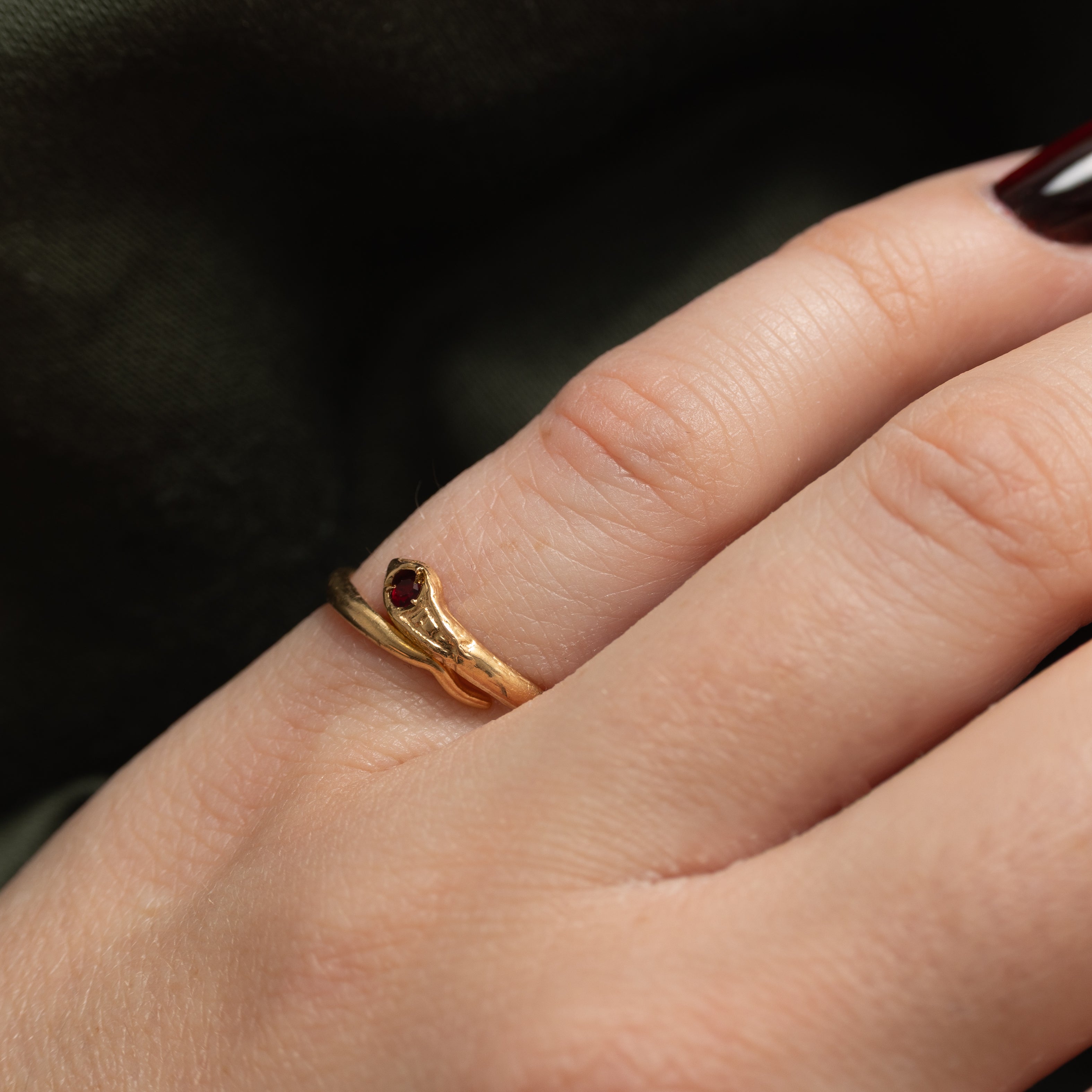 Bague serpent en grenat 18 carats | Taille 3,25