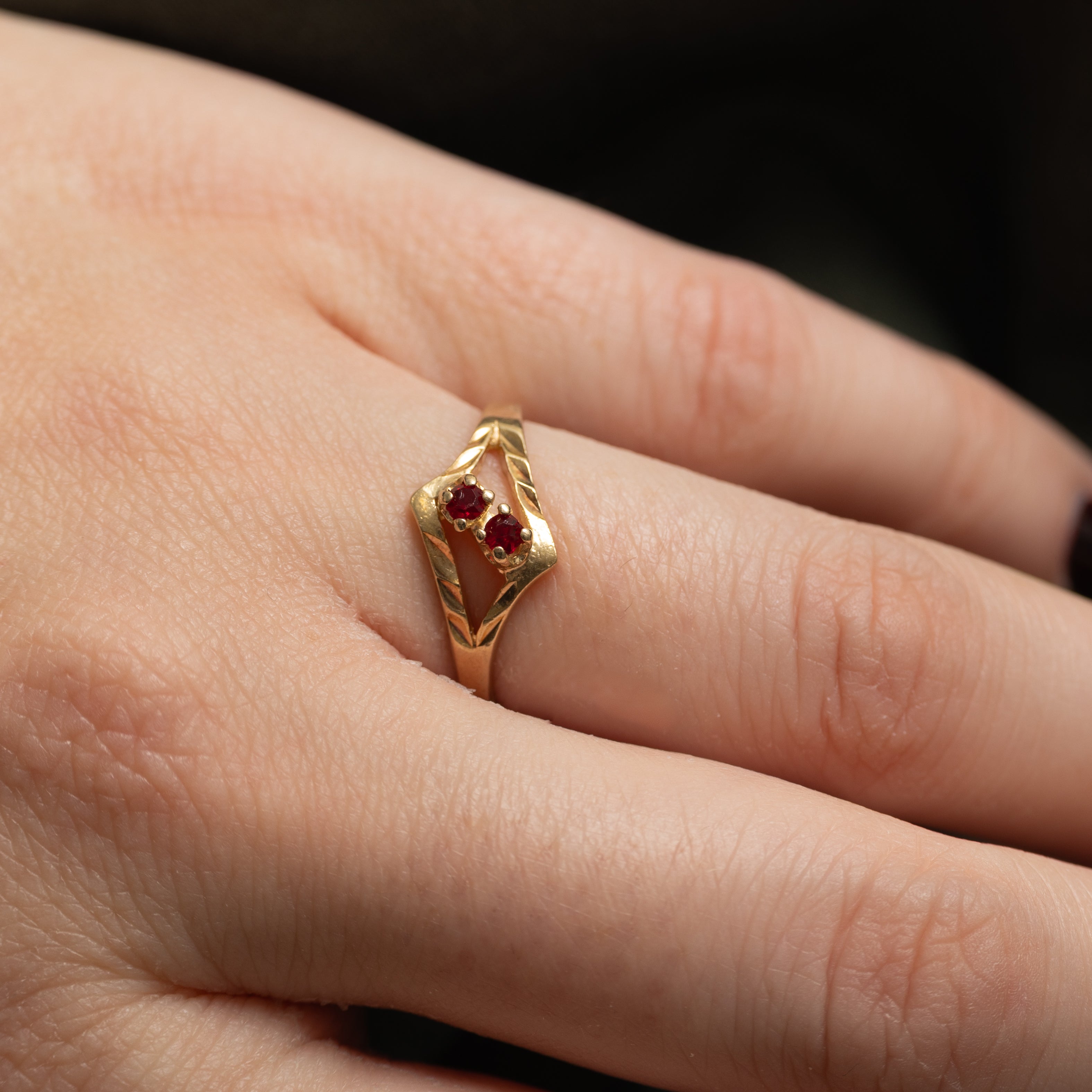 18k Two Stone Garnet Textured Ring | SZ 6.25
