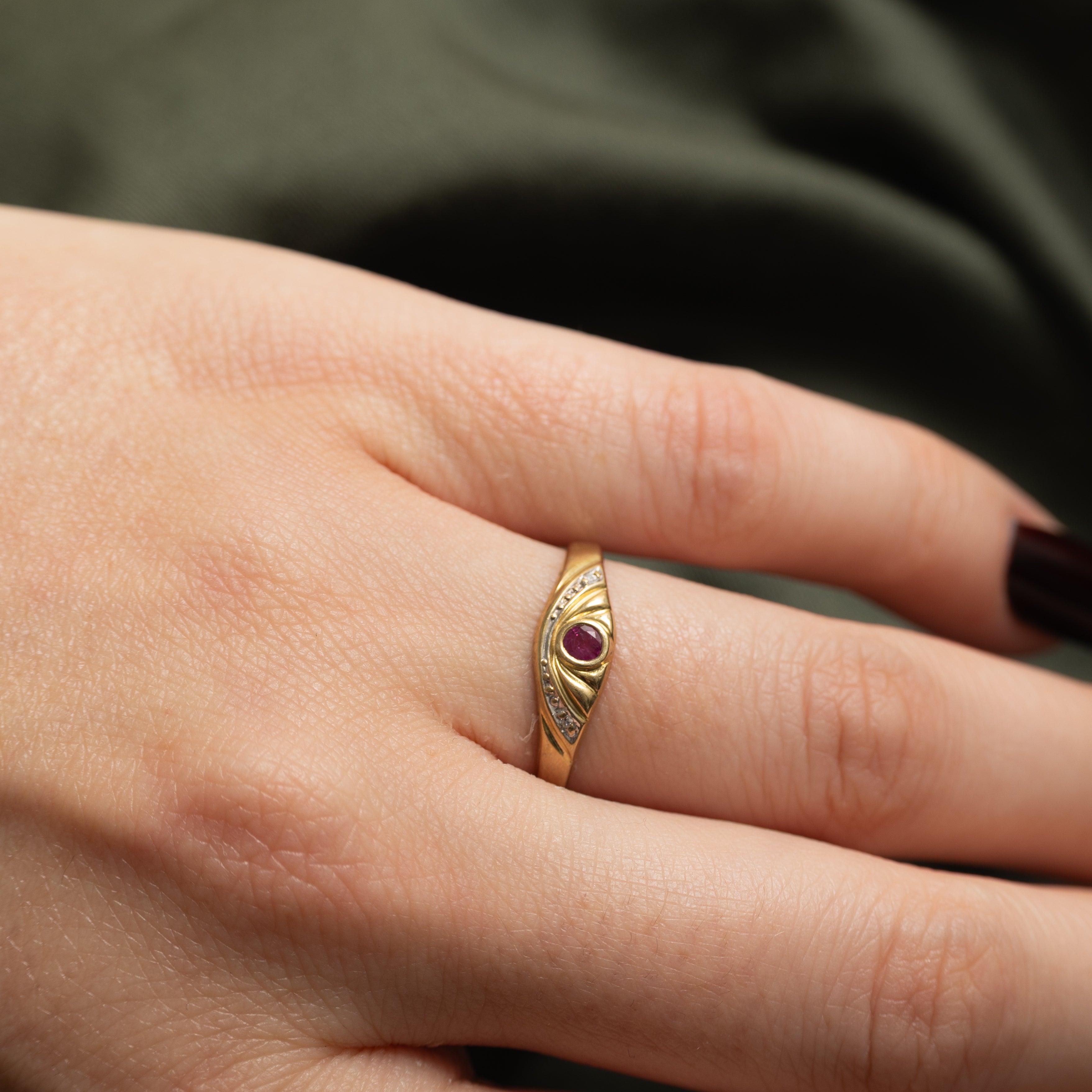 Ruby & Diamond Grooved Band | SZ 6.5